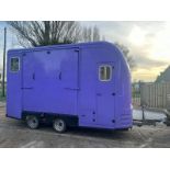 EQUITREK TWIN AXLE HORSE BOX *YEAR 2009* C/W LIVING AREA.