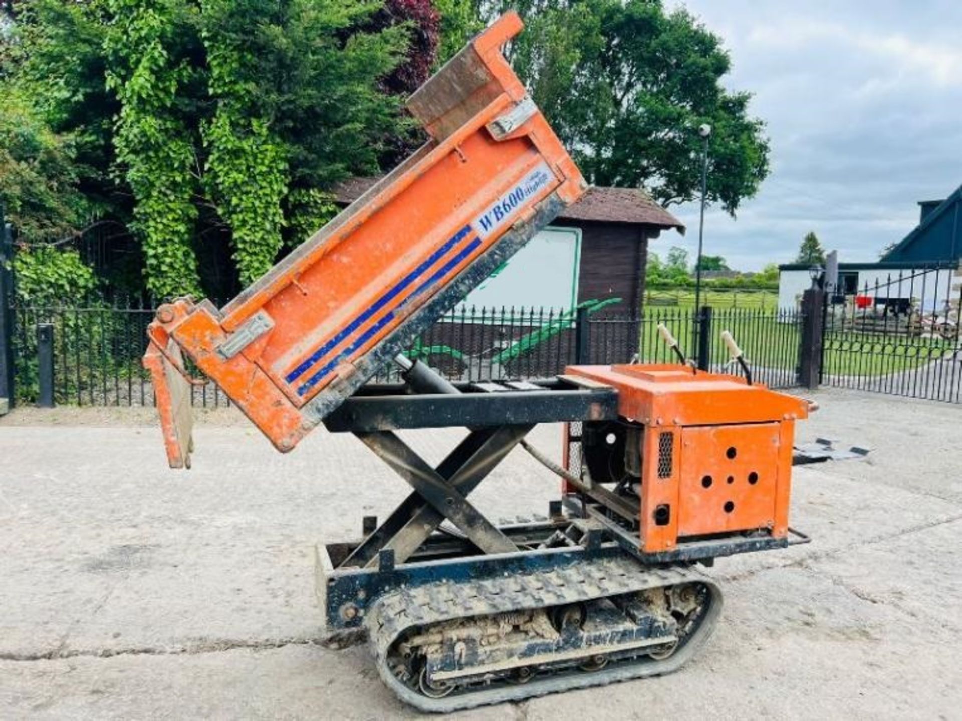 WINBULL WB600 HIGH TIP TRACKED DUMPER C/W MANAL GEAR BOX - Bild 2 aus 13