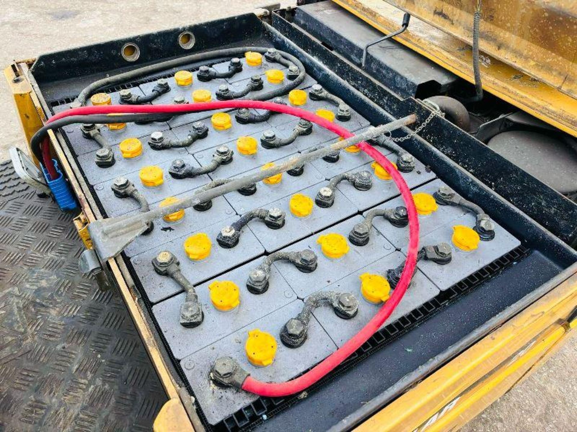 CATERPILLAR 20 BATTERY FORKLIFT C/W BATTERY CHARGER - Bild 13 aus 17