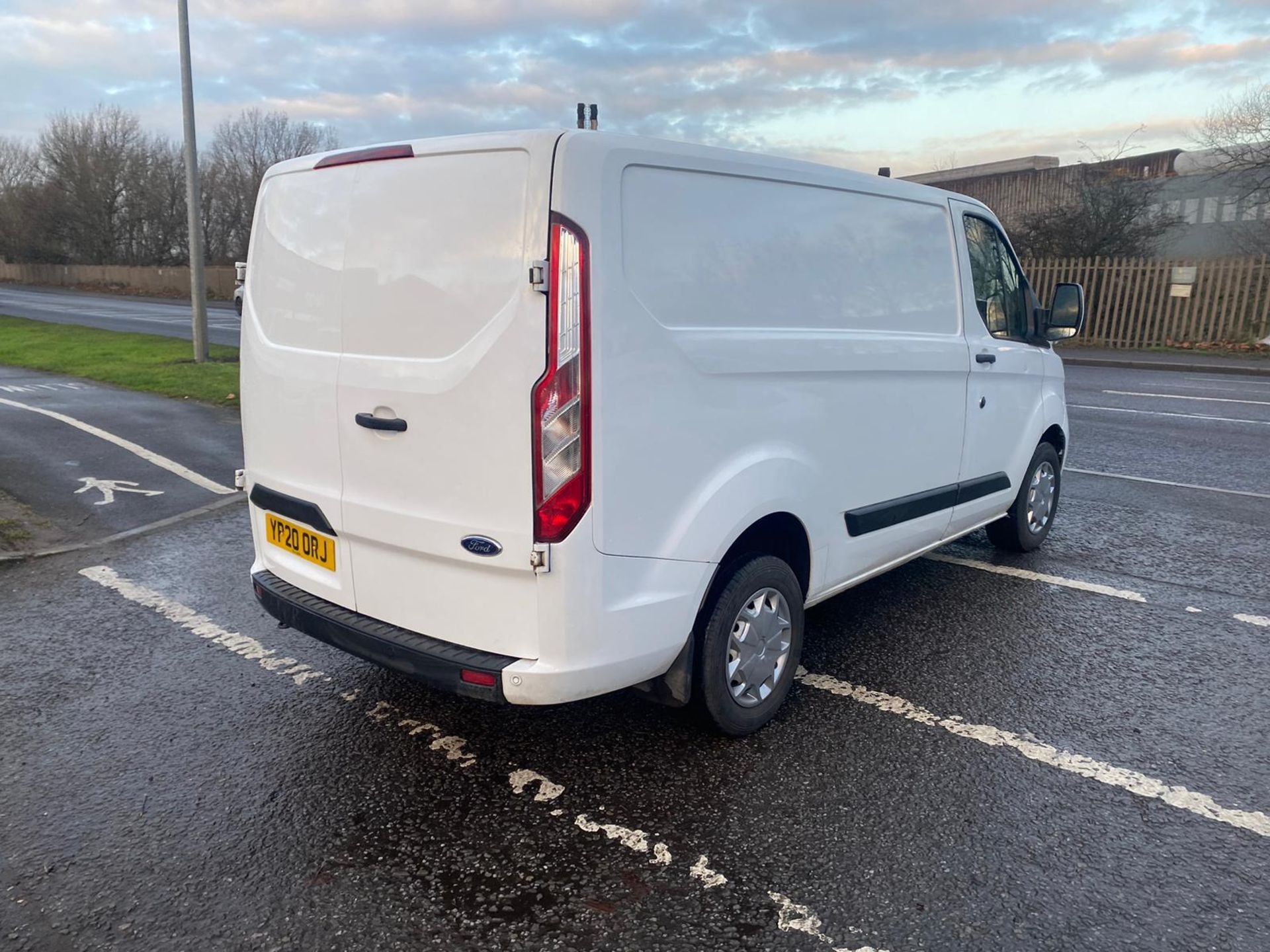 2020 20 FORD TRANSIT CUSTOM TREND PANEL VAN - 126K MILES - EURO 6 - 1 KEY - Image 5 of 8