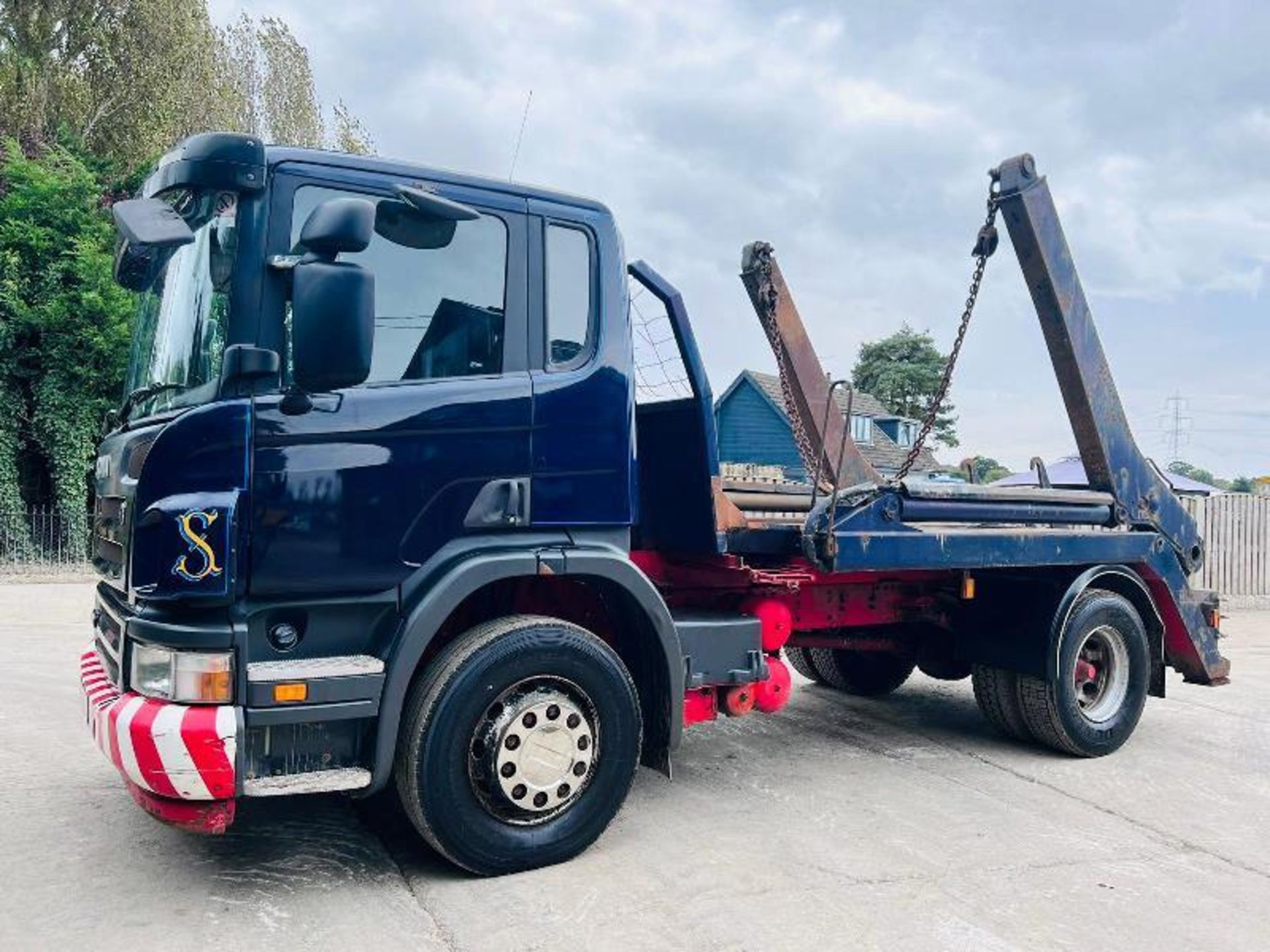 SCANIA P230 4X2 SKIP LORRY C/W MANUAL GEAR BOX & PUSH OUT ARMS - Image 5 of 15