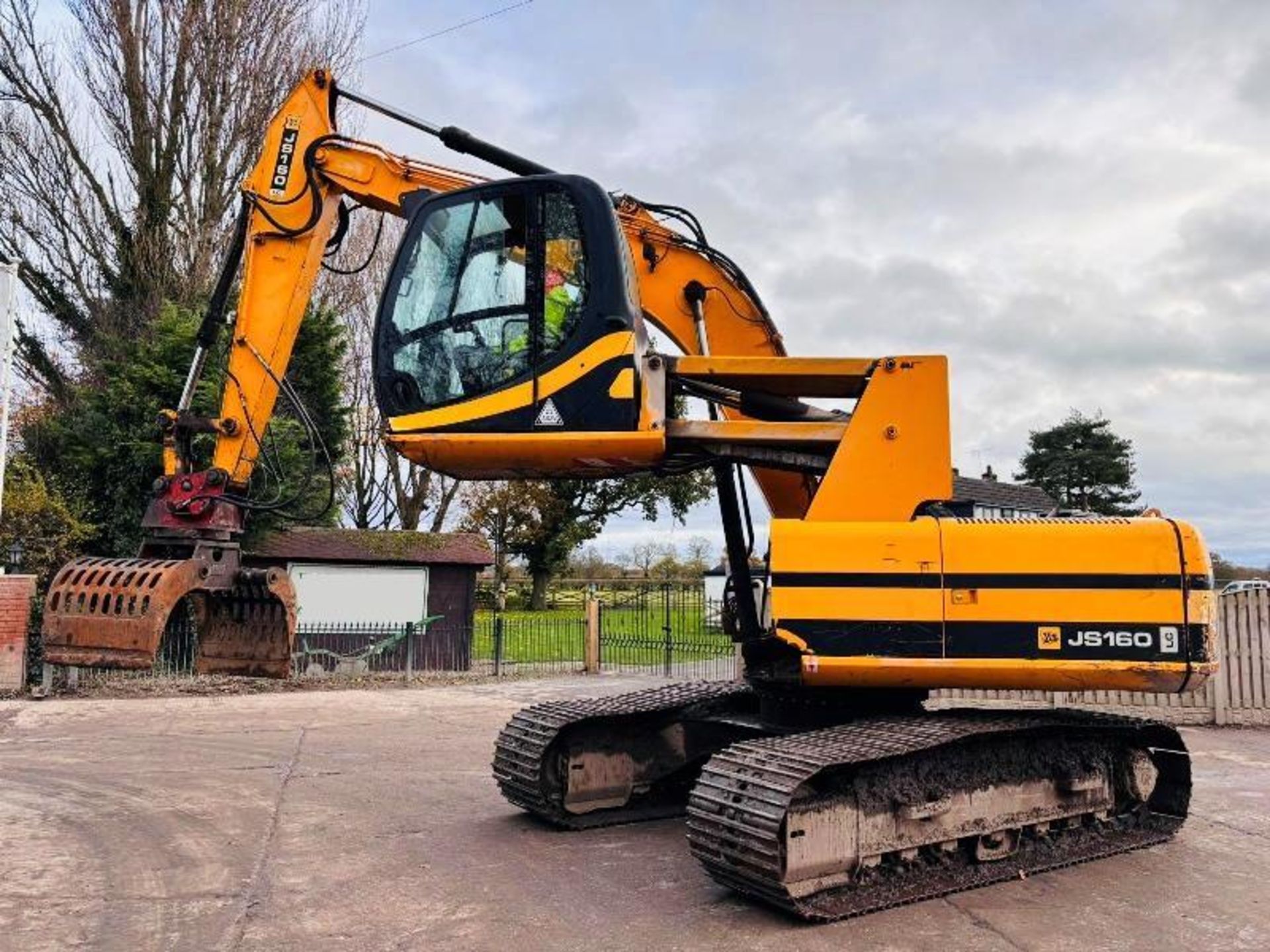 JCB JS160LC HIGH RISE CABIN SCRAP HANDLER C/W ROTATING SELECTOR GRAB