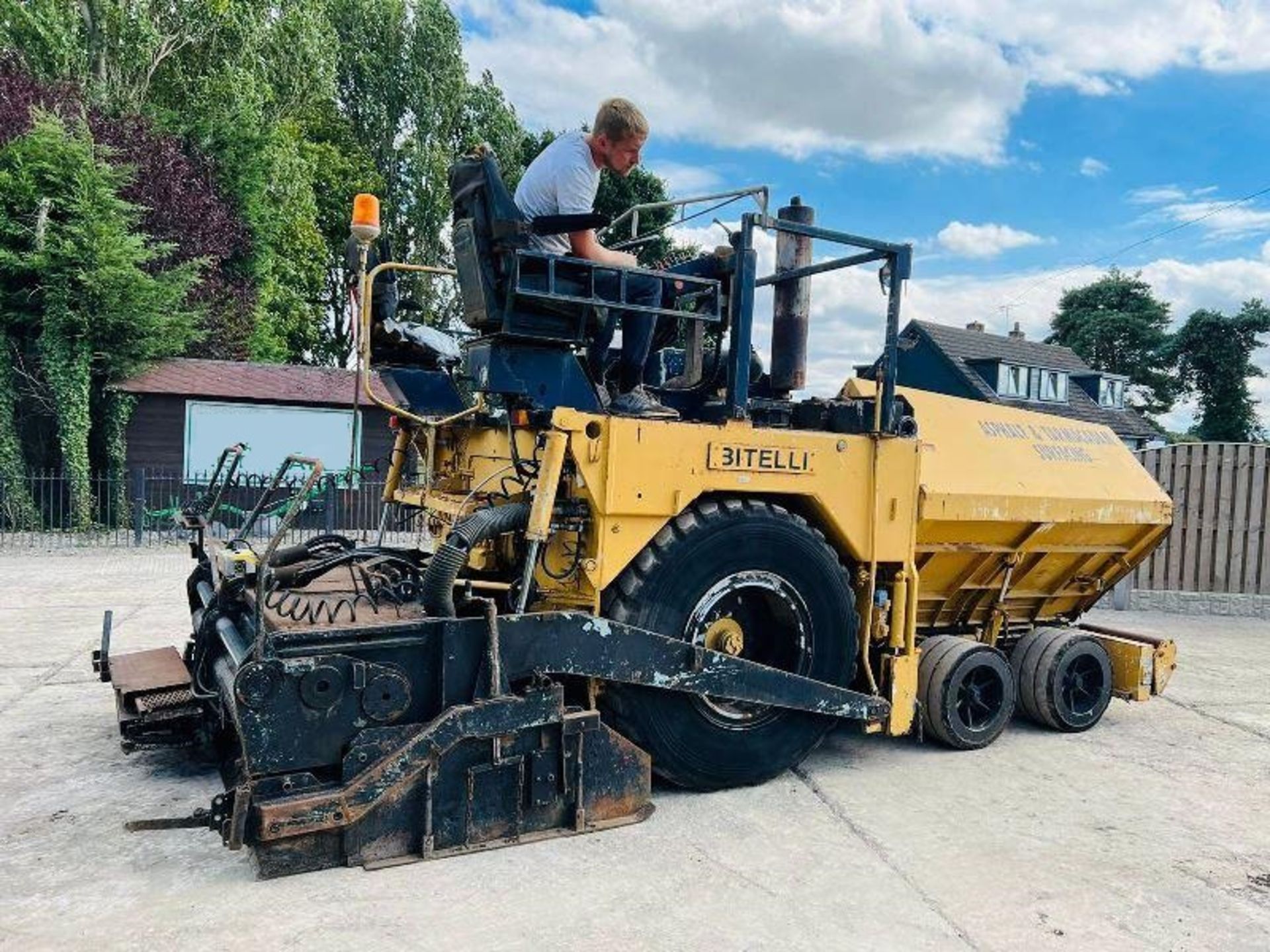 BITELLI BB53 TARMAC PAVER C/W DUAL CONTROL DRIVE