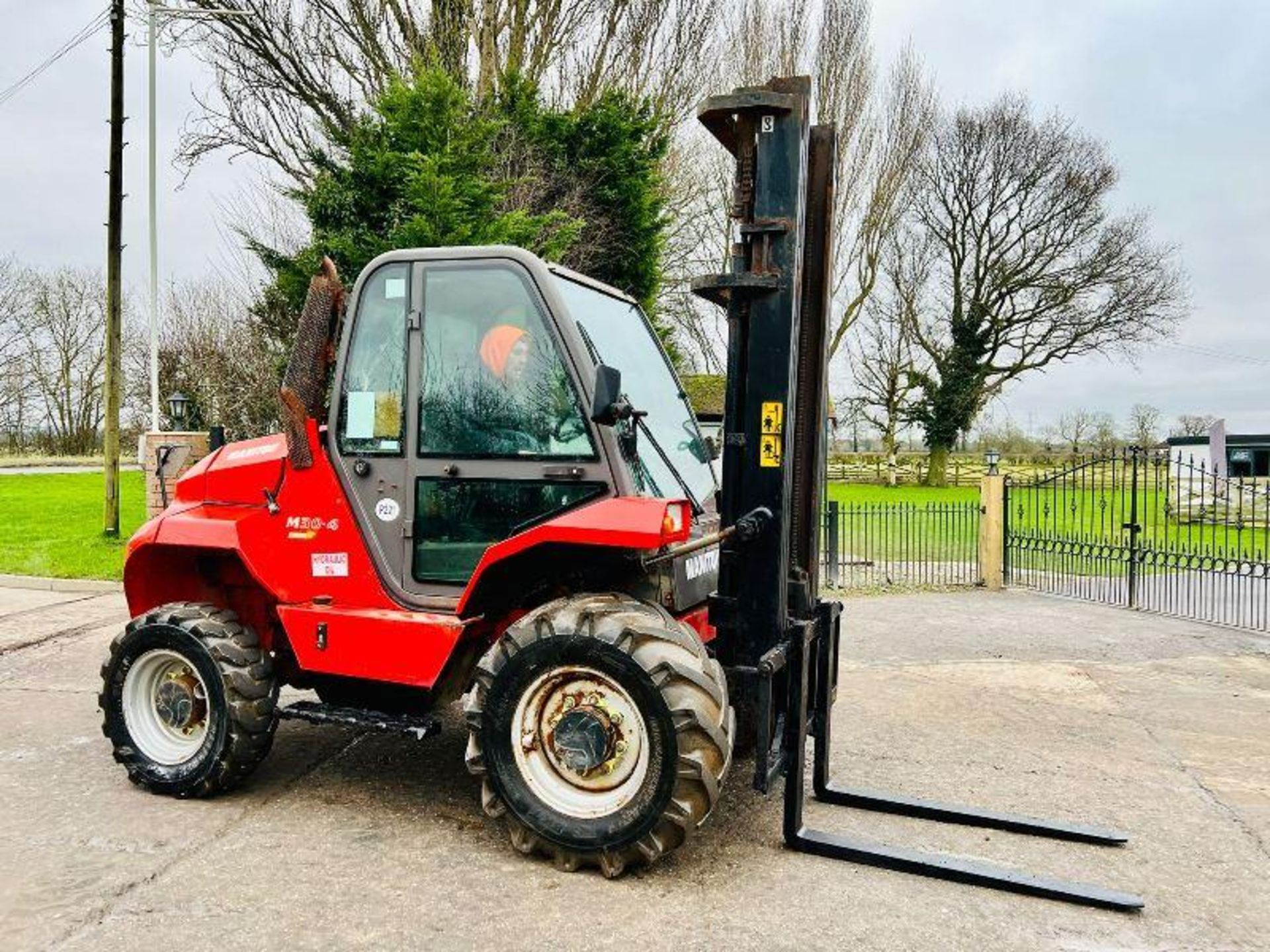 MANITOU M26-4 ROUGH TERRIAN 4WD FORKLIFT *YEAR 2014* C/W PICK UP HITCH  - Image 7 of 14
