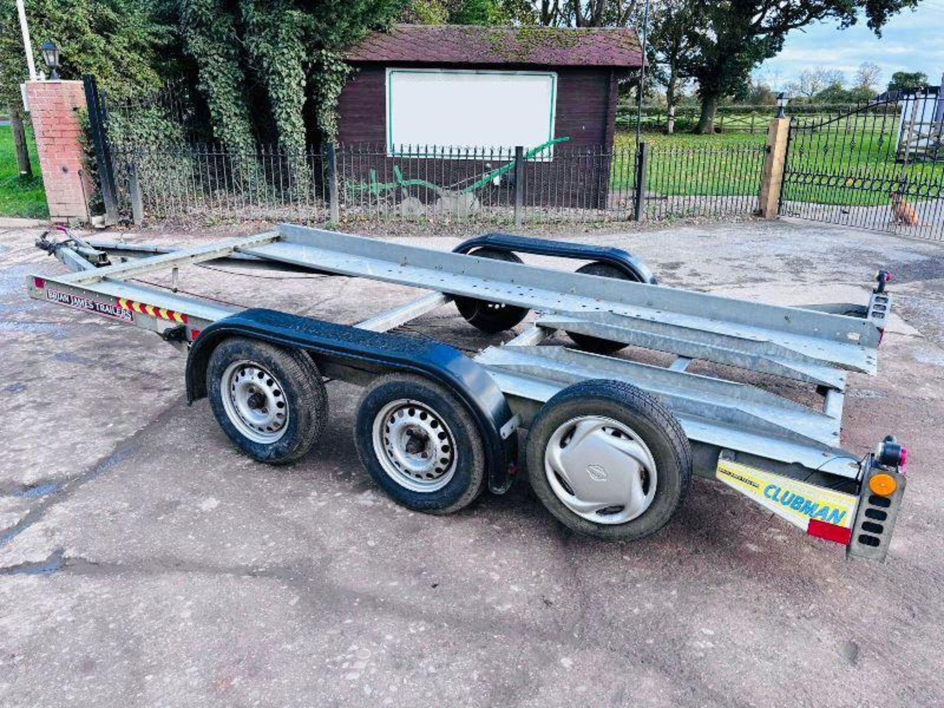 BRIAN JAMES TWIN-AXLE CAR TRANSPORTER TRAILER C/W LOADING RAMPS.