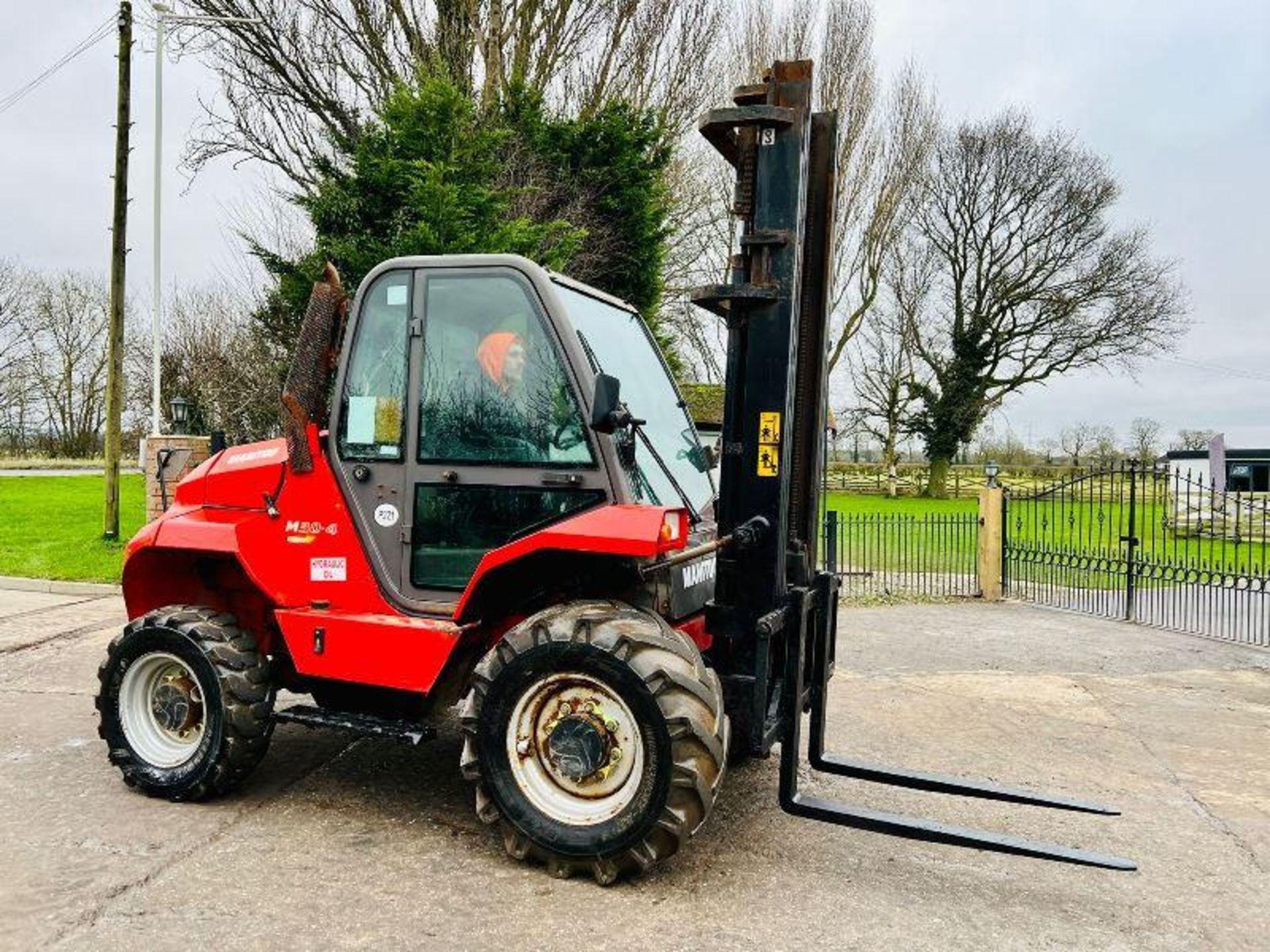 MANITOU M26-4 ROUGH TERRIAN 4WD FORKLIFT *YEAR 2014* C/W PICK UP HITCH  - Image 10 of 14