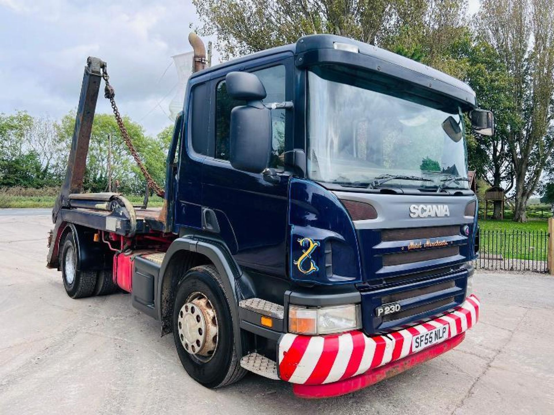 SCANIA P230 4X2 SKIP LORRY C/W MANUAL GEAR BOX & PUSH OUT ARMS