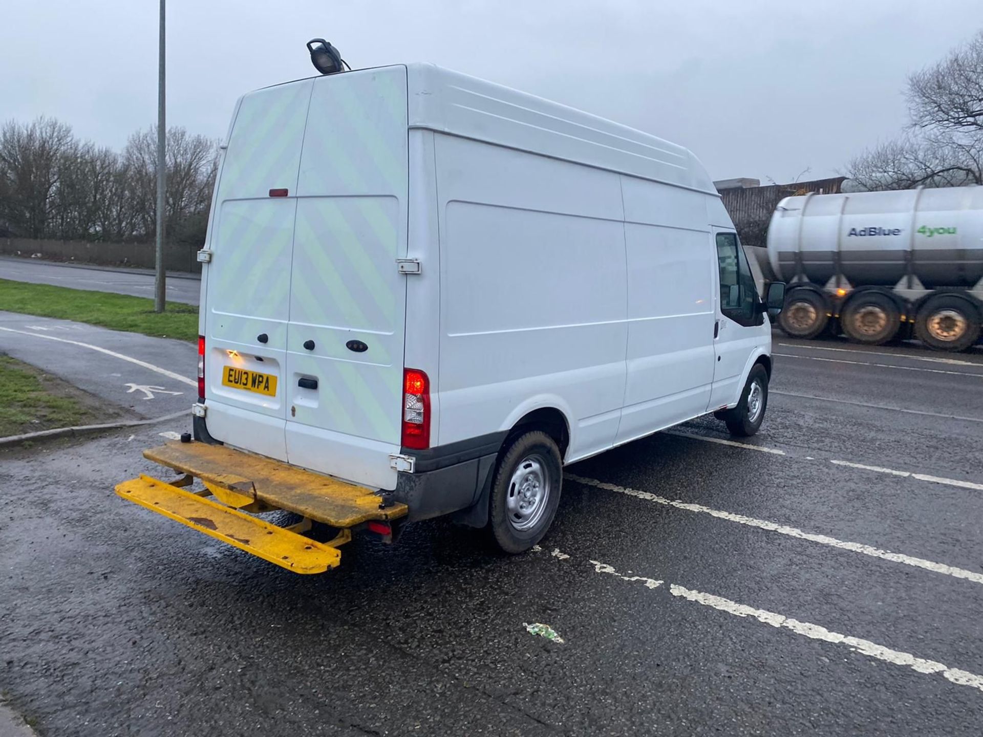 2013 13 FORD TRANSIT 350 WORKSHOP VAN - 113K MILES - 2.2 RWD - INTERNAL RACKING - ON BOARD ELECTRICS - Image 6 of 11