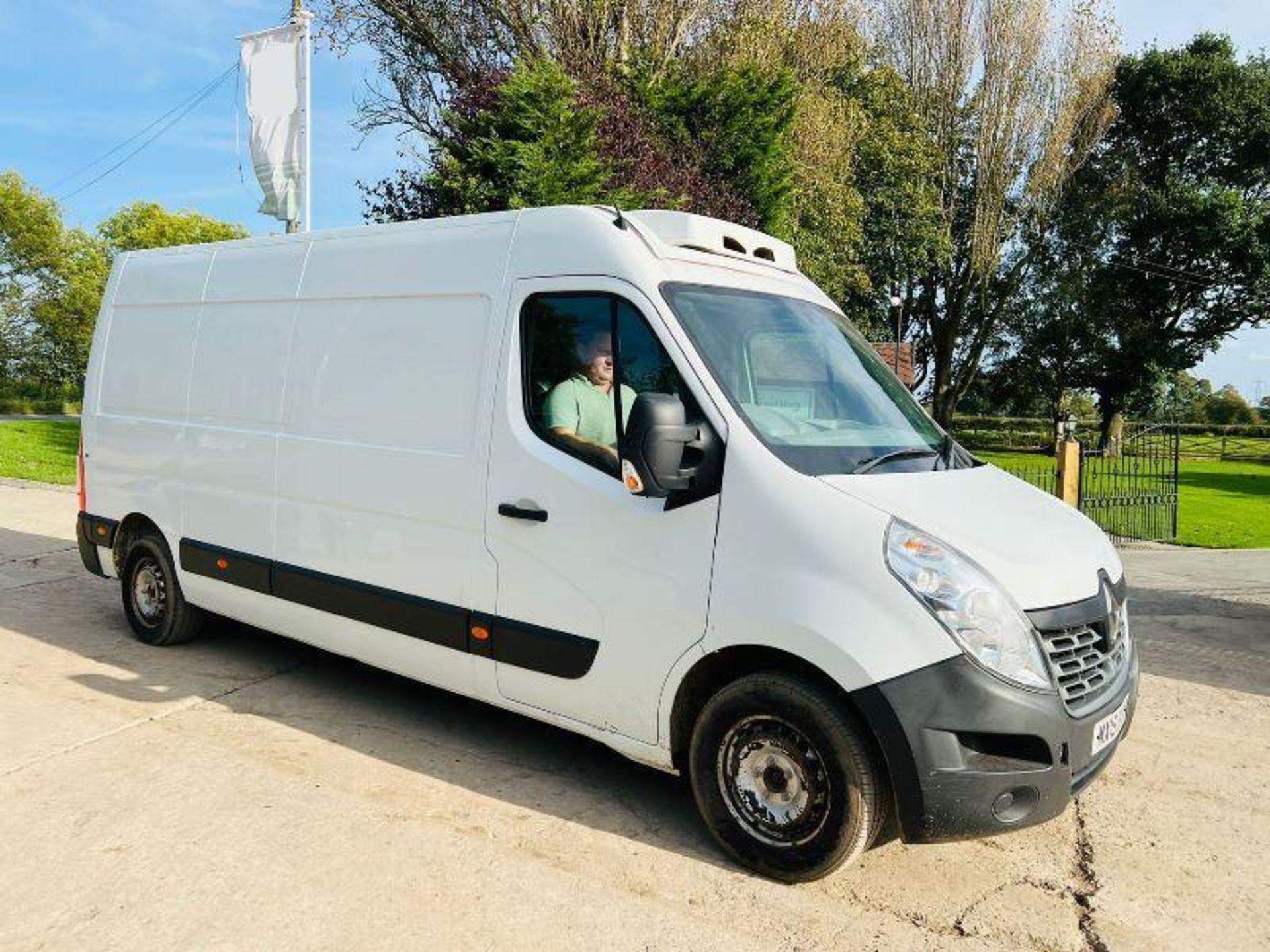 RENAULT LWB REFRIDGERATION VAN *YEAR 2015* - 180339 MILES.