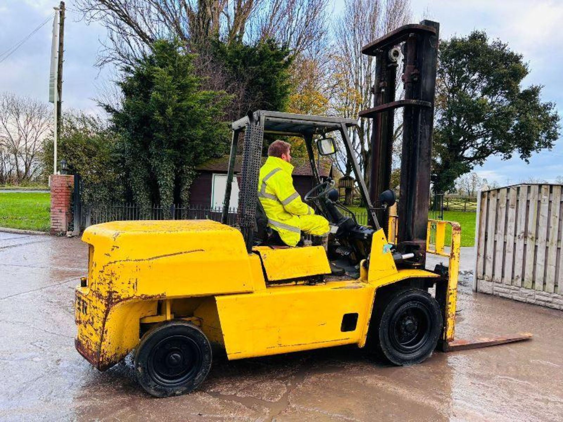 HYSTER DIESEL FORKLIFT C/W 2 STAGE MAST & PERKINS ENGINE - Bild 2 aus 11