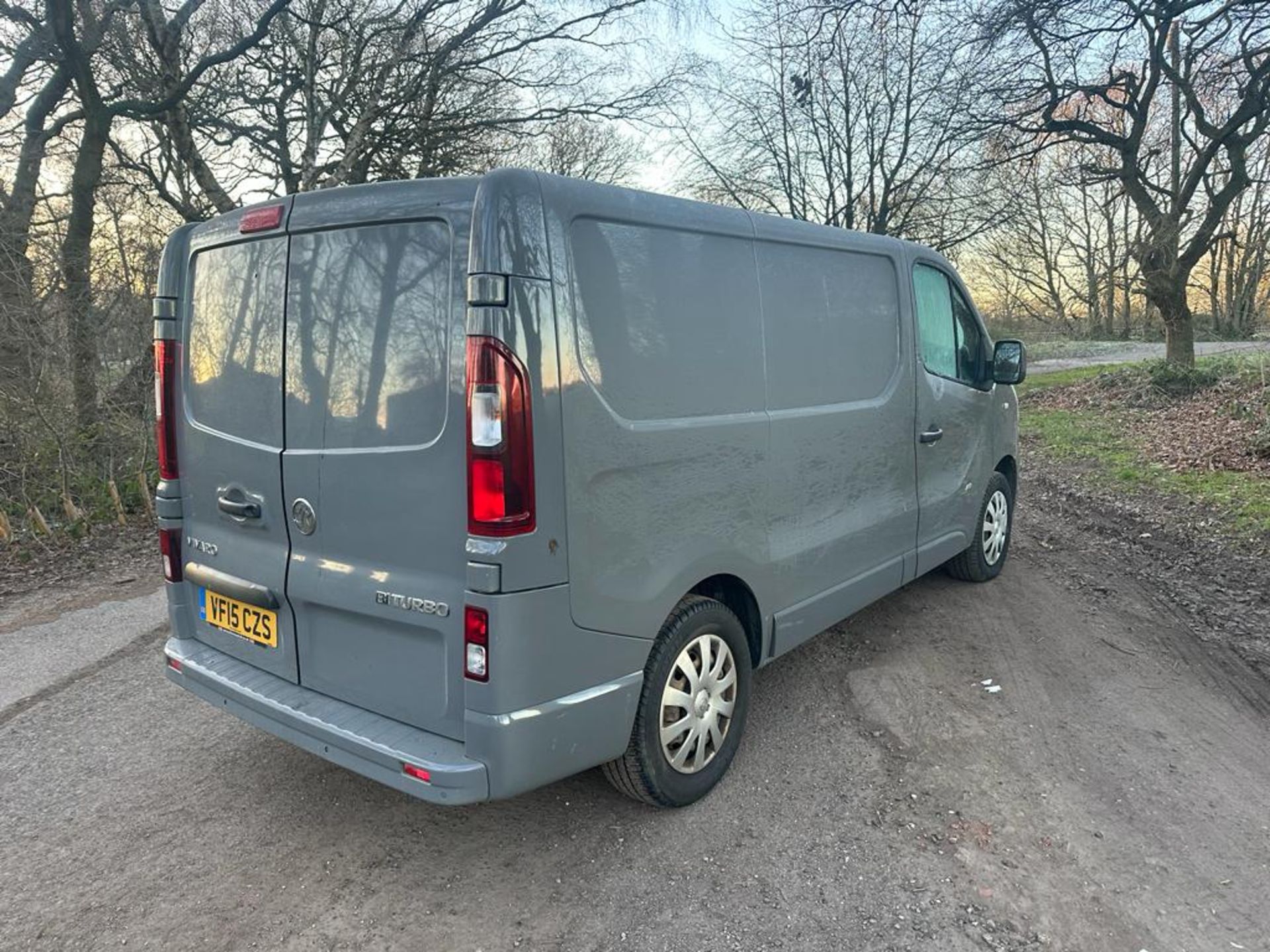 2015 15 VAUXHALL VIVARO SPORTIVE PANEL VAN - 98K MILES - AIR CON - PLY LINED. - Image 3 of 11