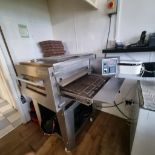 IZMAK PIZZABOY CONVENYOR 21 INCH PIZZA OVEN - NATURAL GAS