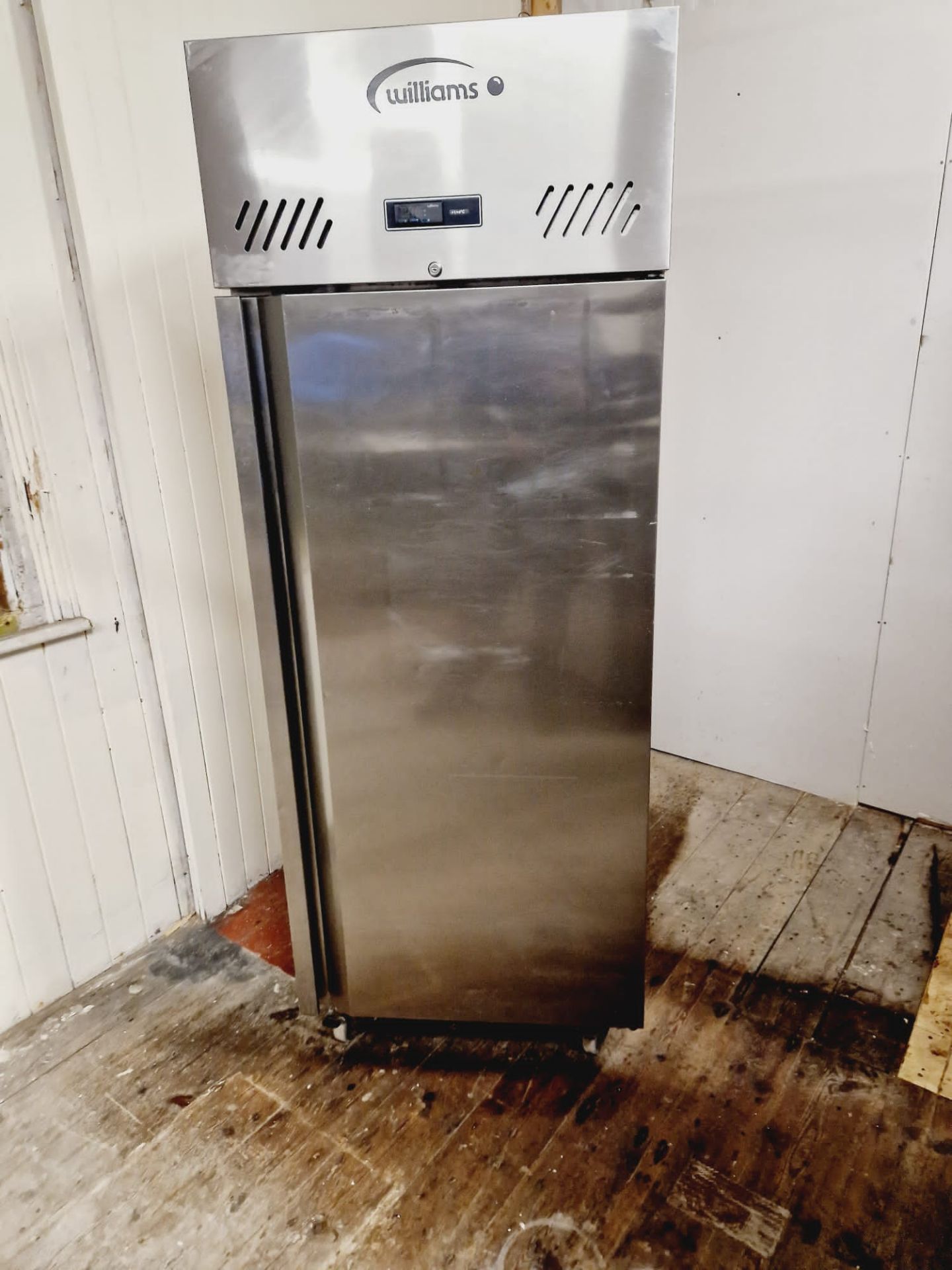 WILLIAMS UPRIGHT FRIDGE 600 L - WORKING AND REFURBISHED - Image 4 of 4