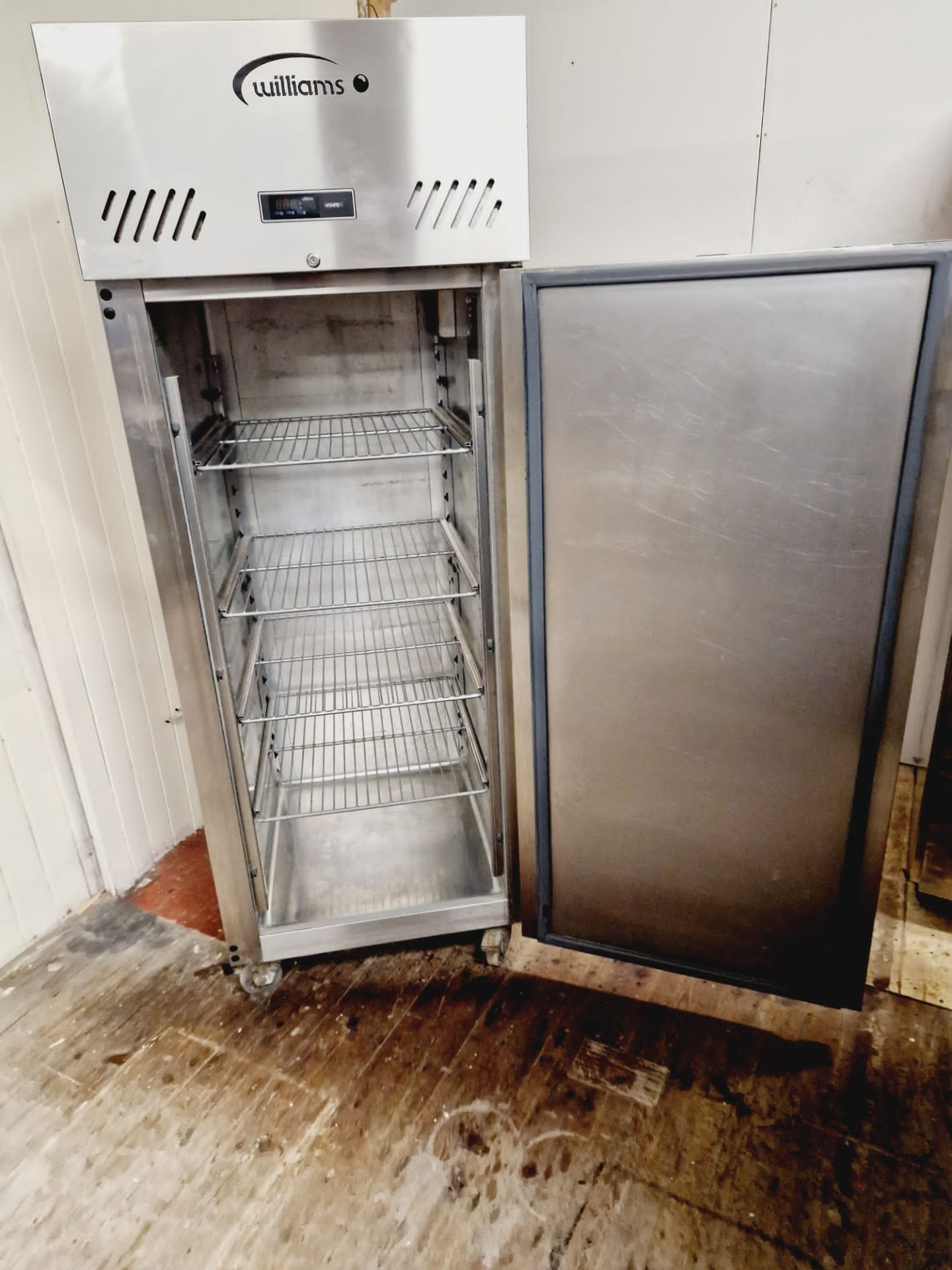 WILLIAMS UPRIGHT FRIDGE 600 L - WORKING AND REFURBISHED