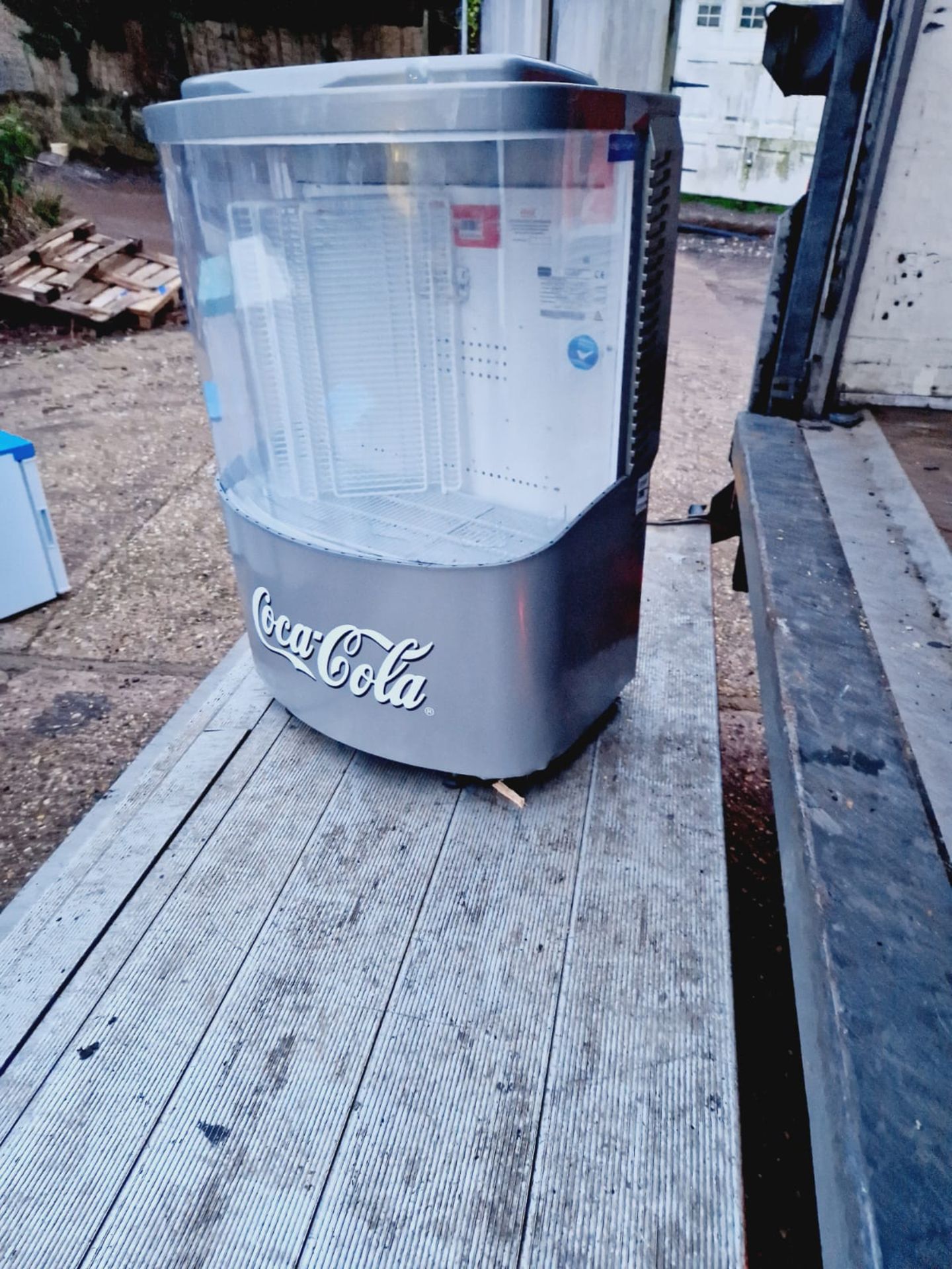 TOP LOADING COKE FRIDGE DRINK DISPLAY FRIDGE - Image 3 of 4