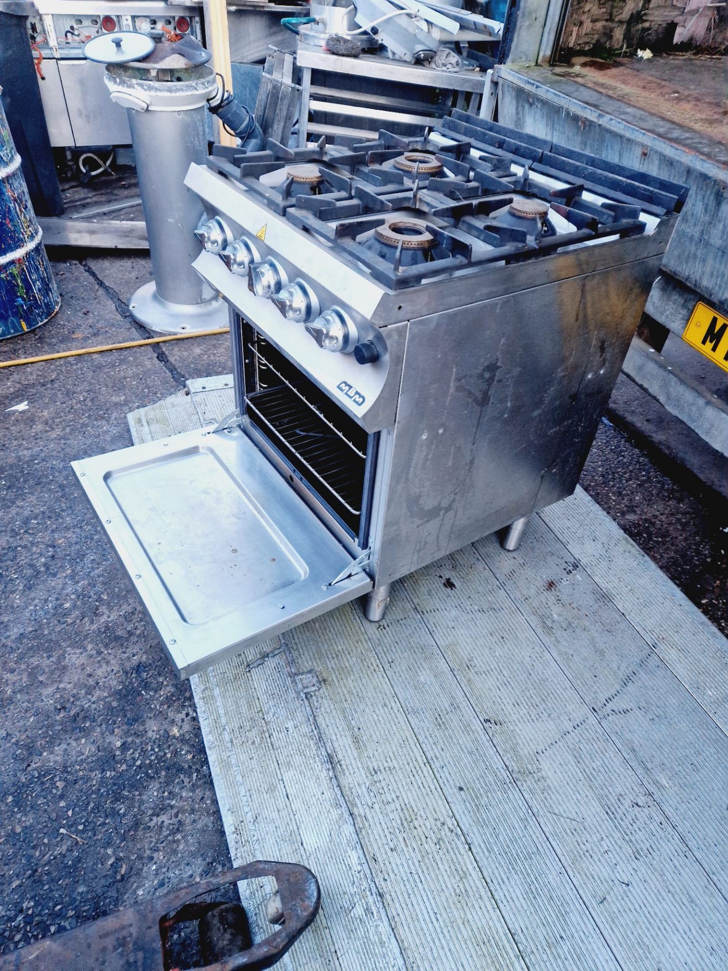 4 BURNER NATURAL GAS COOKER WITH OVEN ALMOST NEW CONDITION - WORKING AND SERVICED  - Image 3 of 4