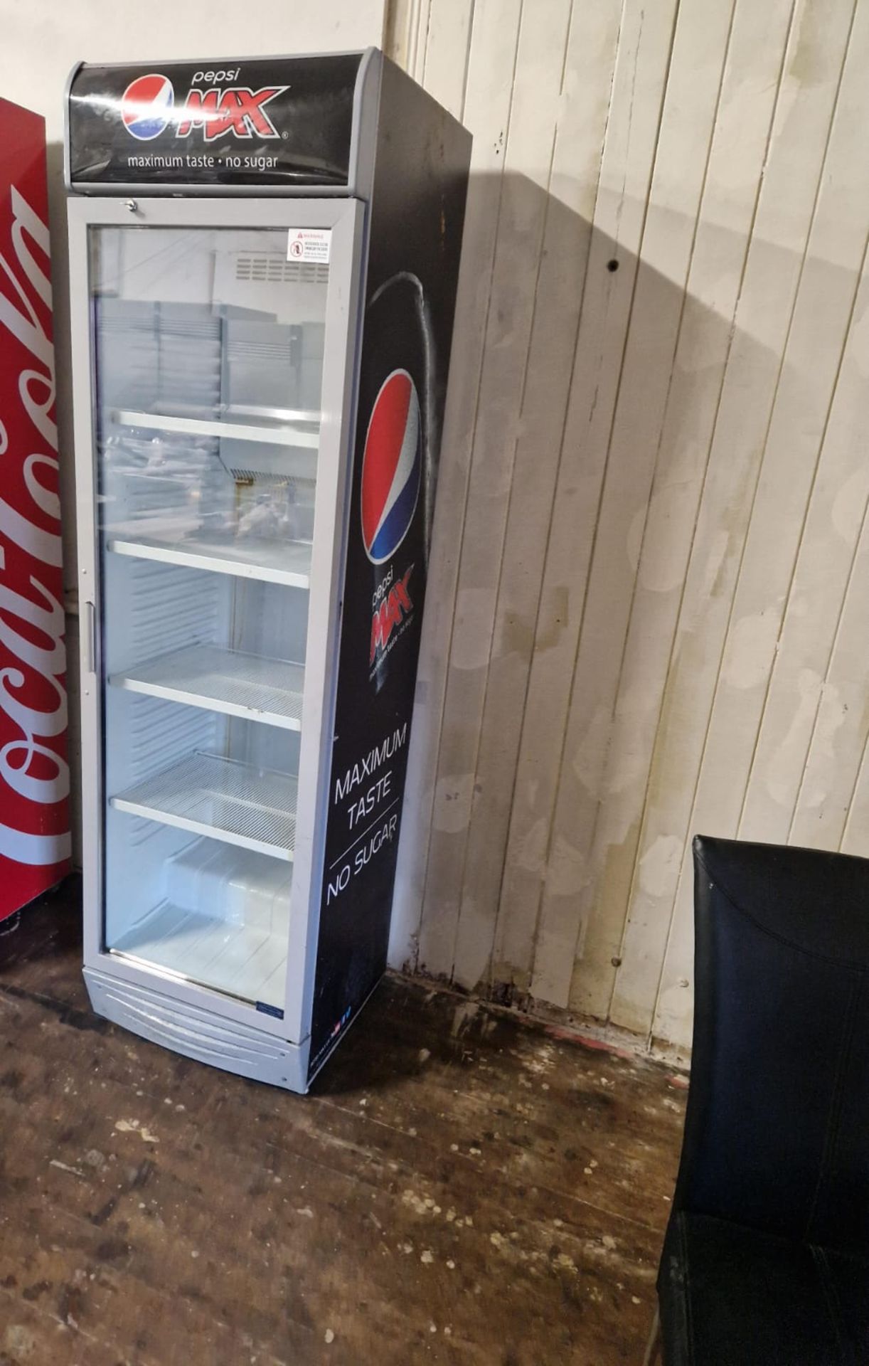 UPRIGHT GALLS DOOR DRINK FRIDGE PEPSI BRAND AND FULLY WORKING AND SERVICED - Image 3 of 3
