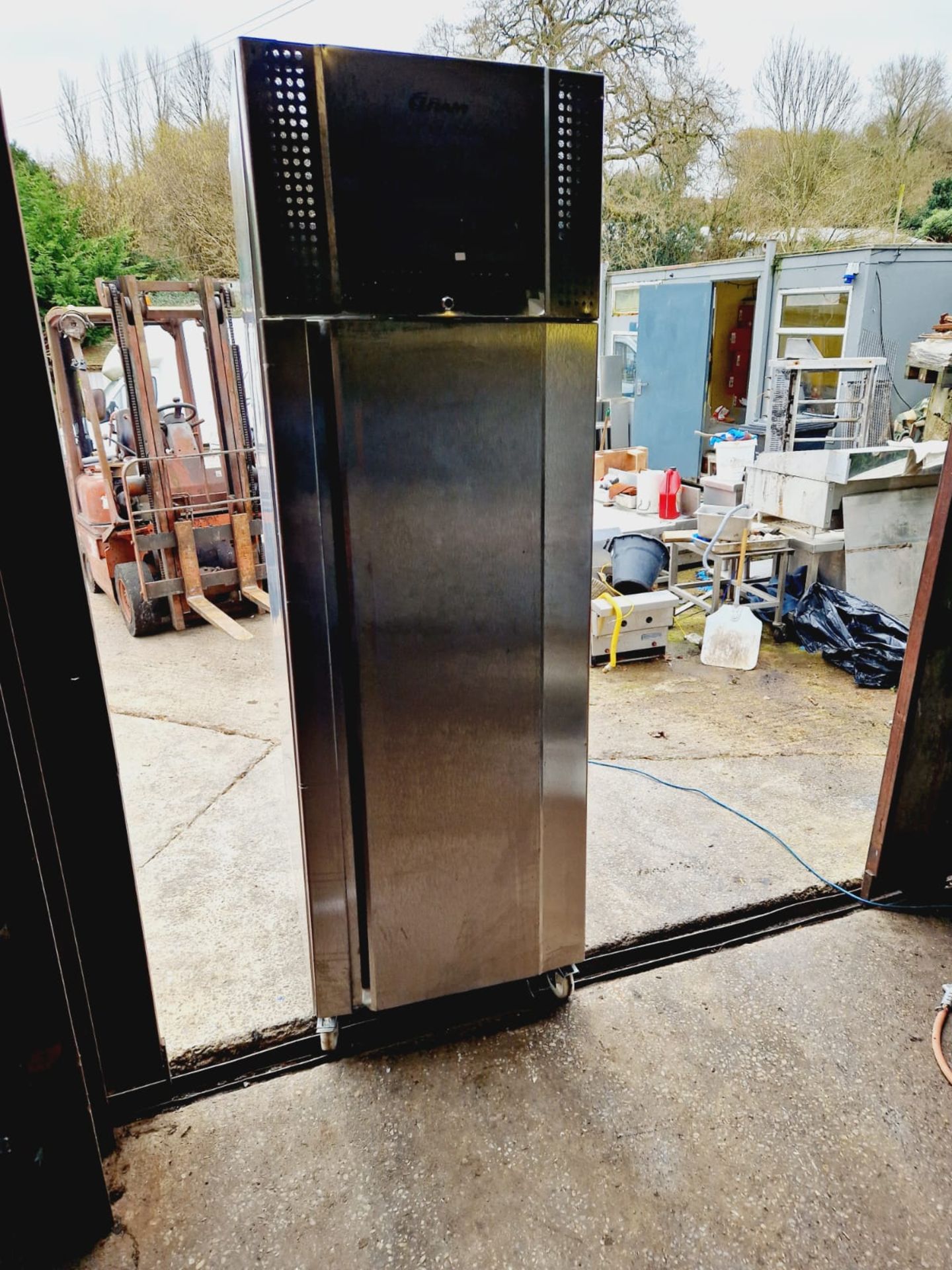 GRAM UPRIGHT FREEZER - 600 L - Image 2 of 3