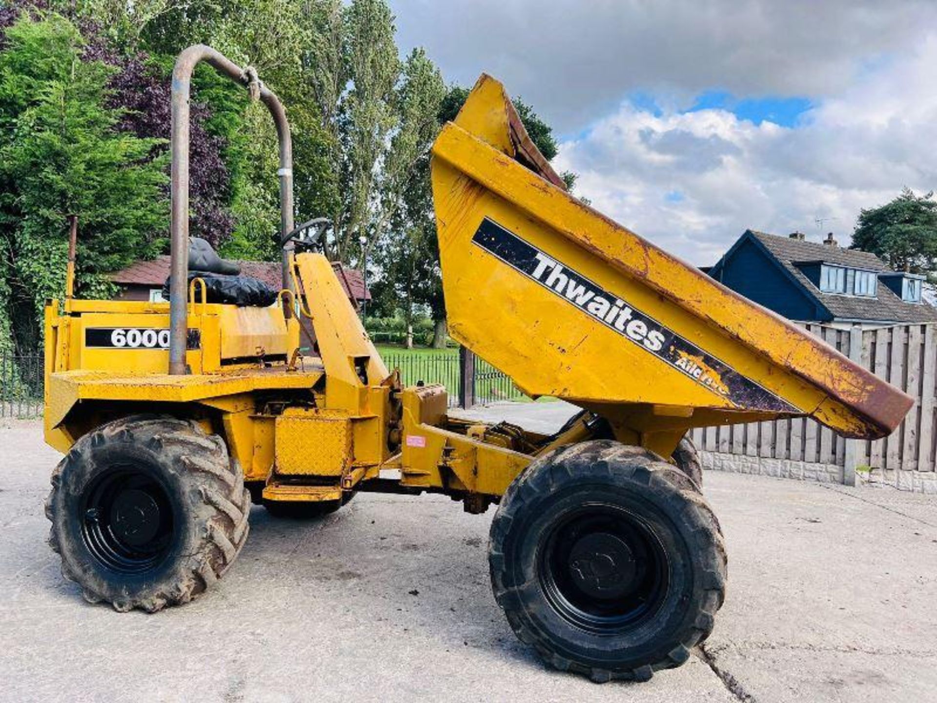 THWAITES ALLDRIVE 6000 4WD DUMPER C/W ROLE BAR & PERKINS ENGINE - Image 2 of 11