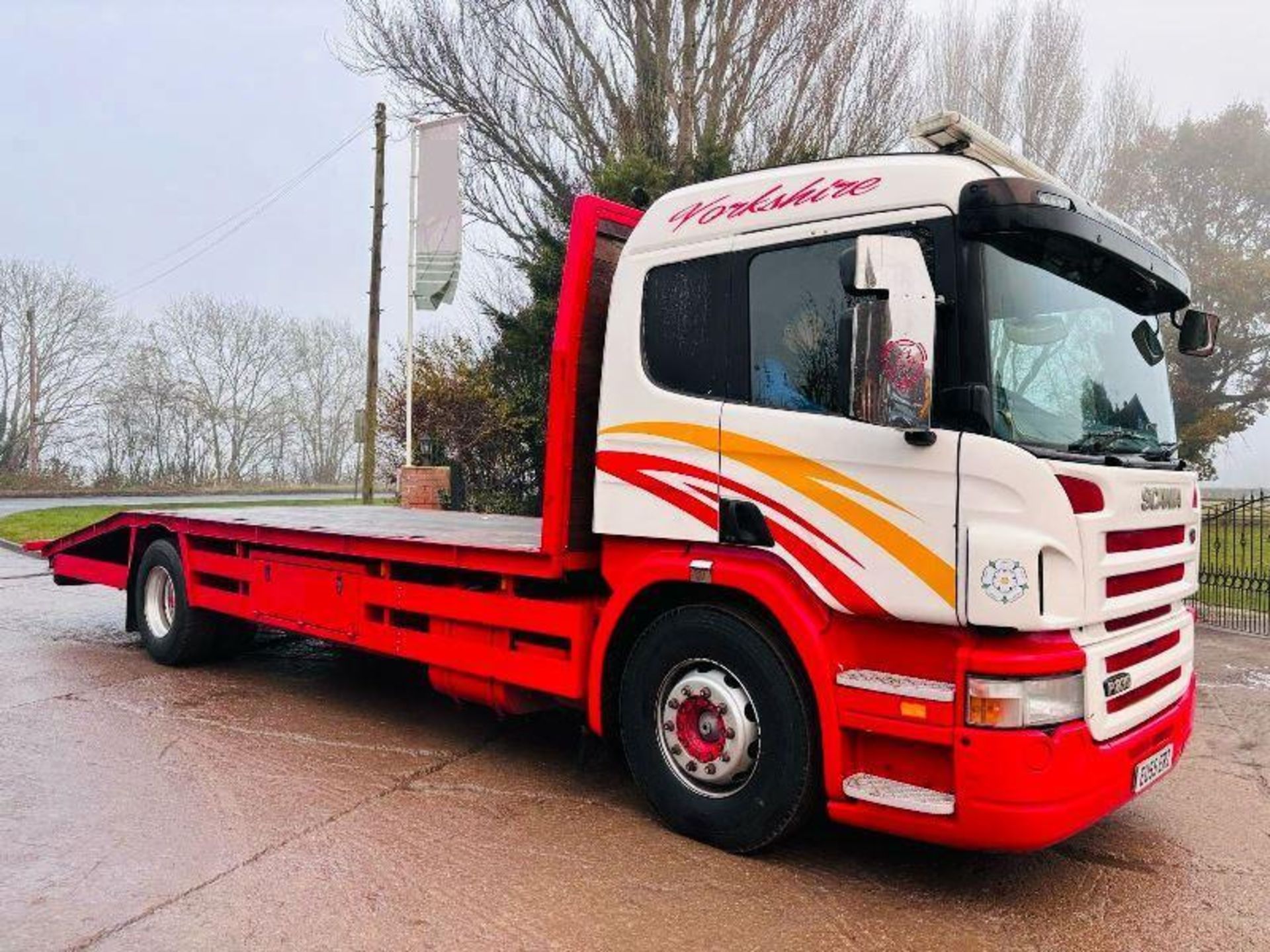 SCANIA P230 4X2 BEAVER TAIL LORRY C/W MANUAL GEAR BOX & WINCH - Image 17 of 18