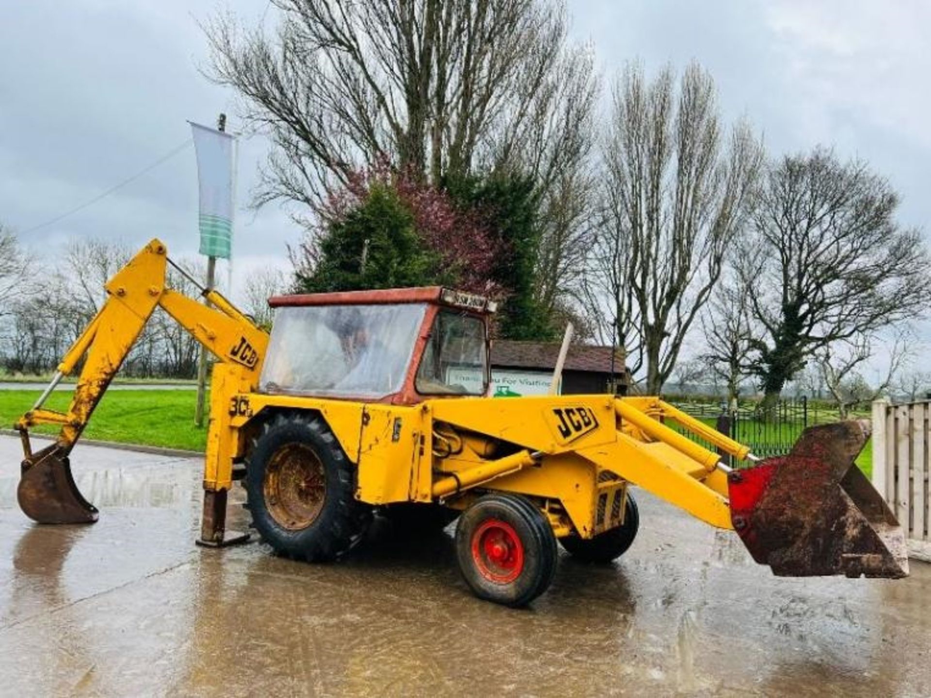 JCB 3C BACKHOE DIGGER C/W FULLY GLAZED CABIN - Image 11 of 14