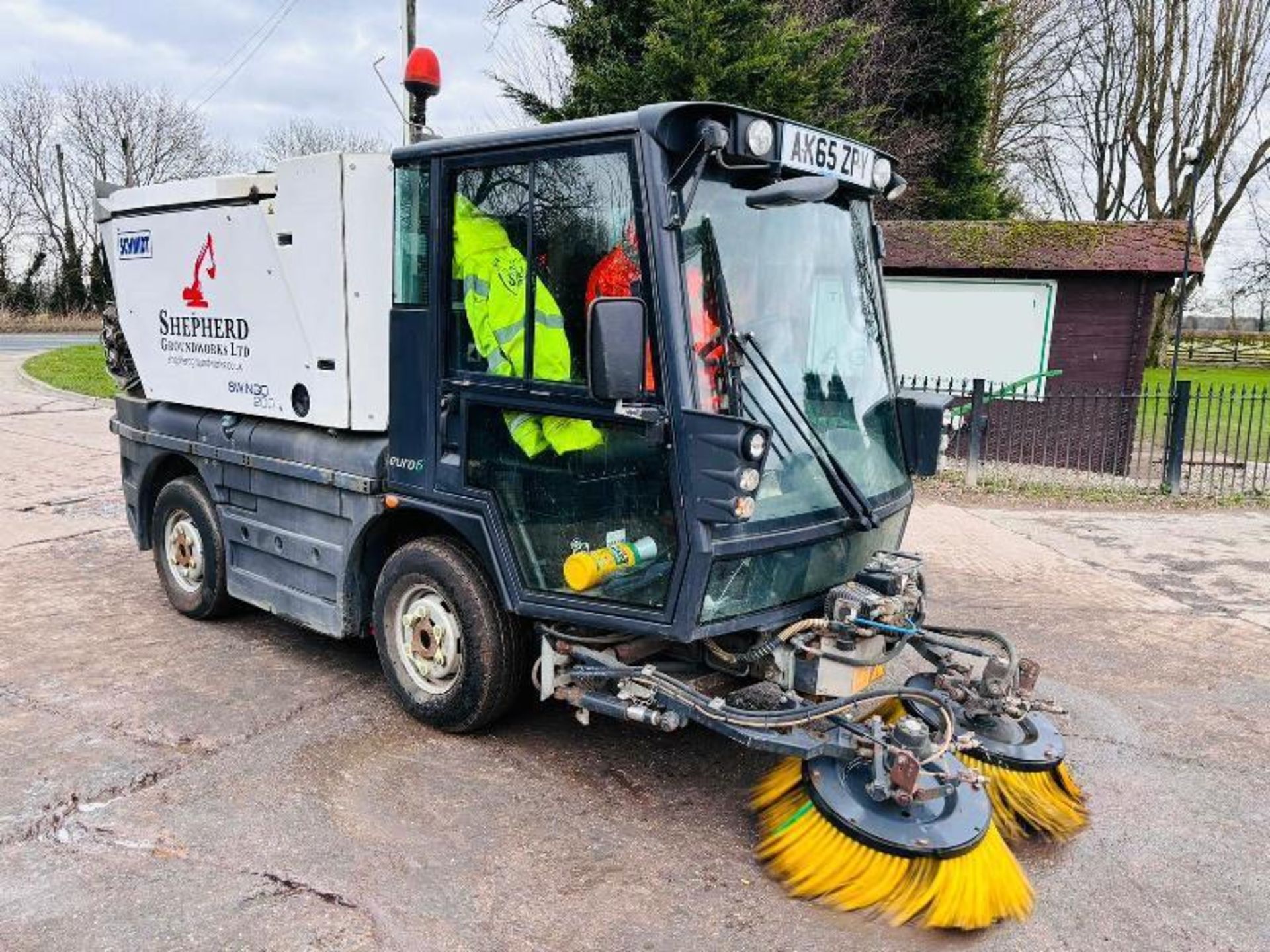 SCHMIDT EURO 6 4X2 ROAD SWEEPER *YEAR 2015* C/W AC CABIN - Bild 17 aus 17