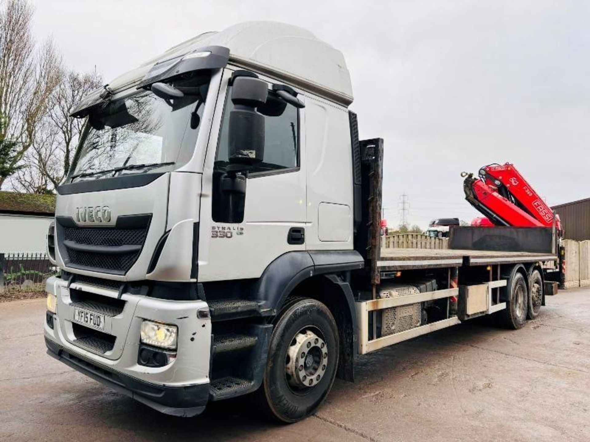 IVECO STRALIS 330E6 HIGHWAY SLEEPER 6X2 *YEAR 2015, CRANE NOT INCLUDED* - Image 15 of 16