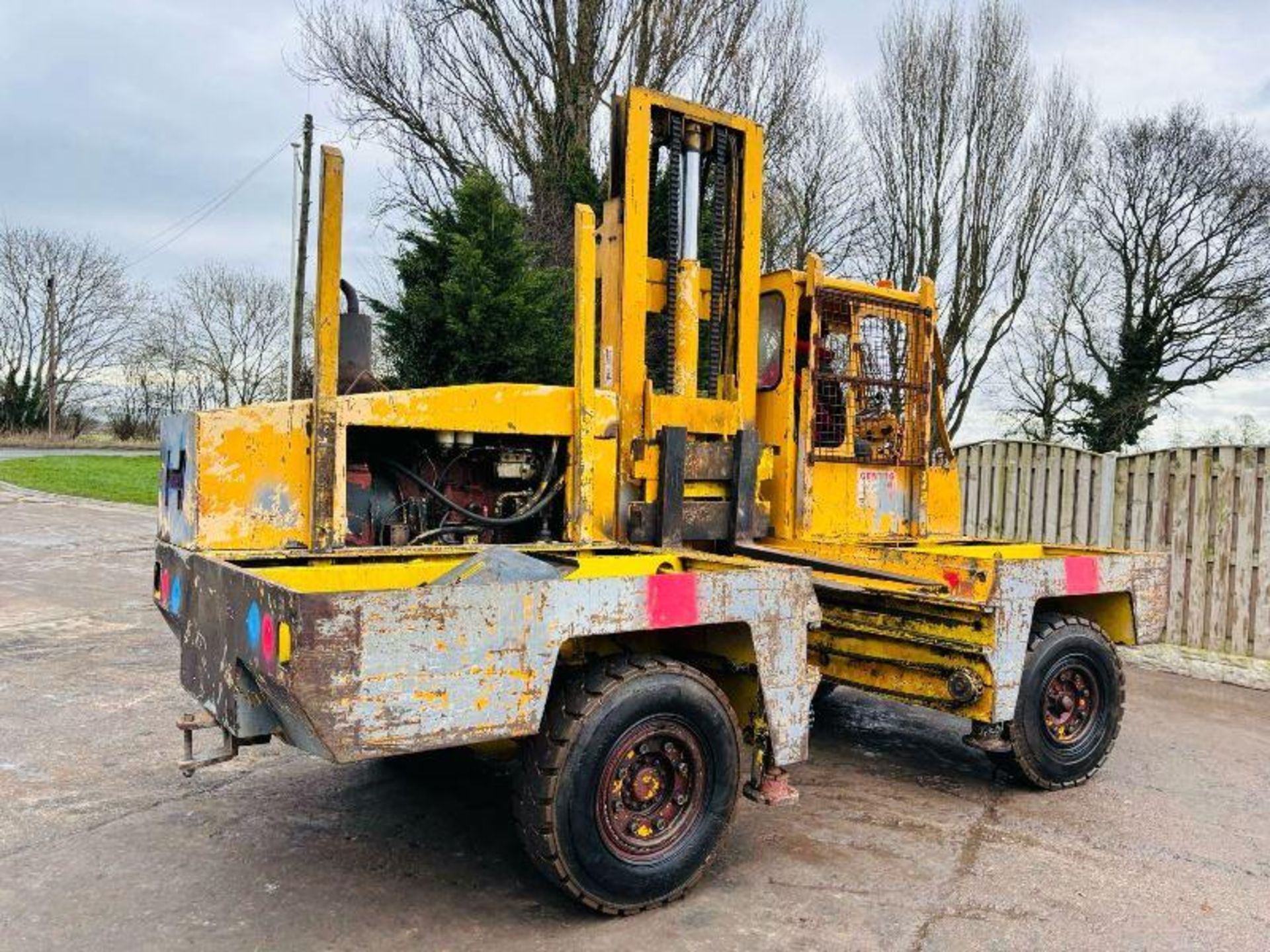 SIDE LOAD DIESEL FORKLIFT C/W C/W PALLET TINES  - Bild 14 aus 14