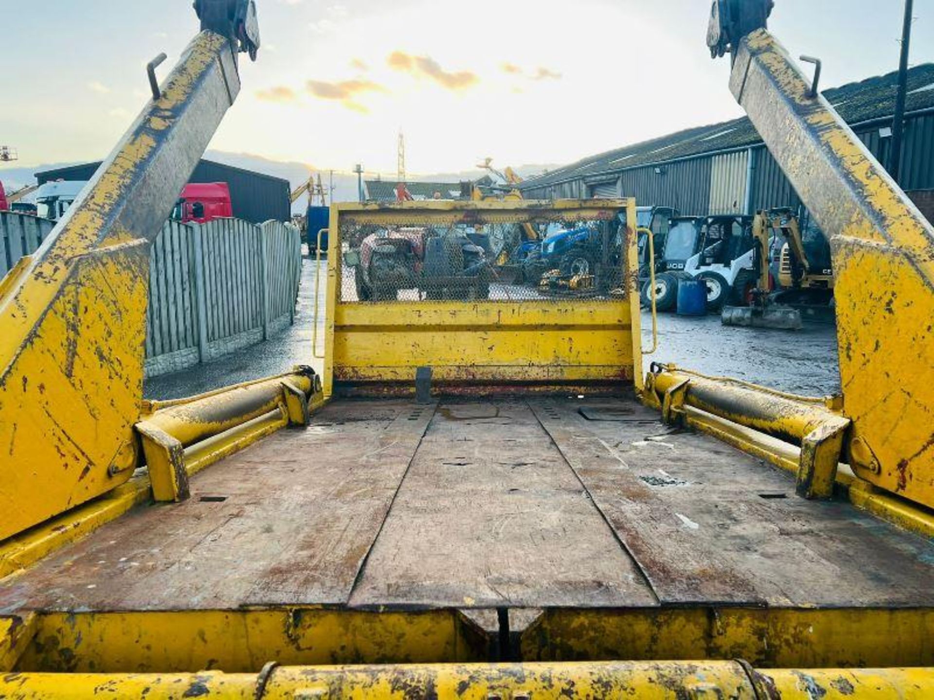 SKIP LIFTING GEAR TO SUIT LORRY - Bild 8 aus 12