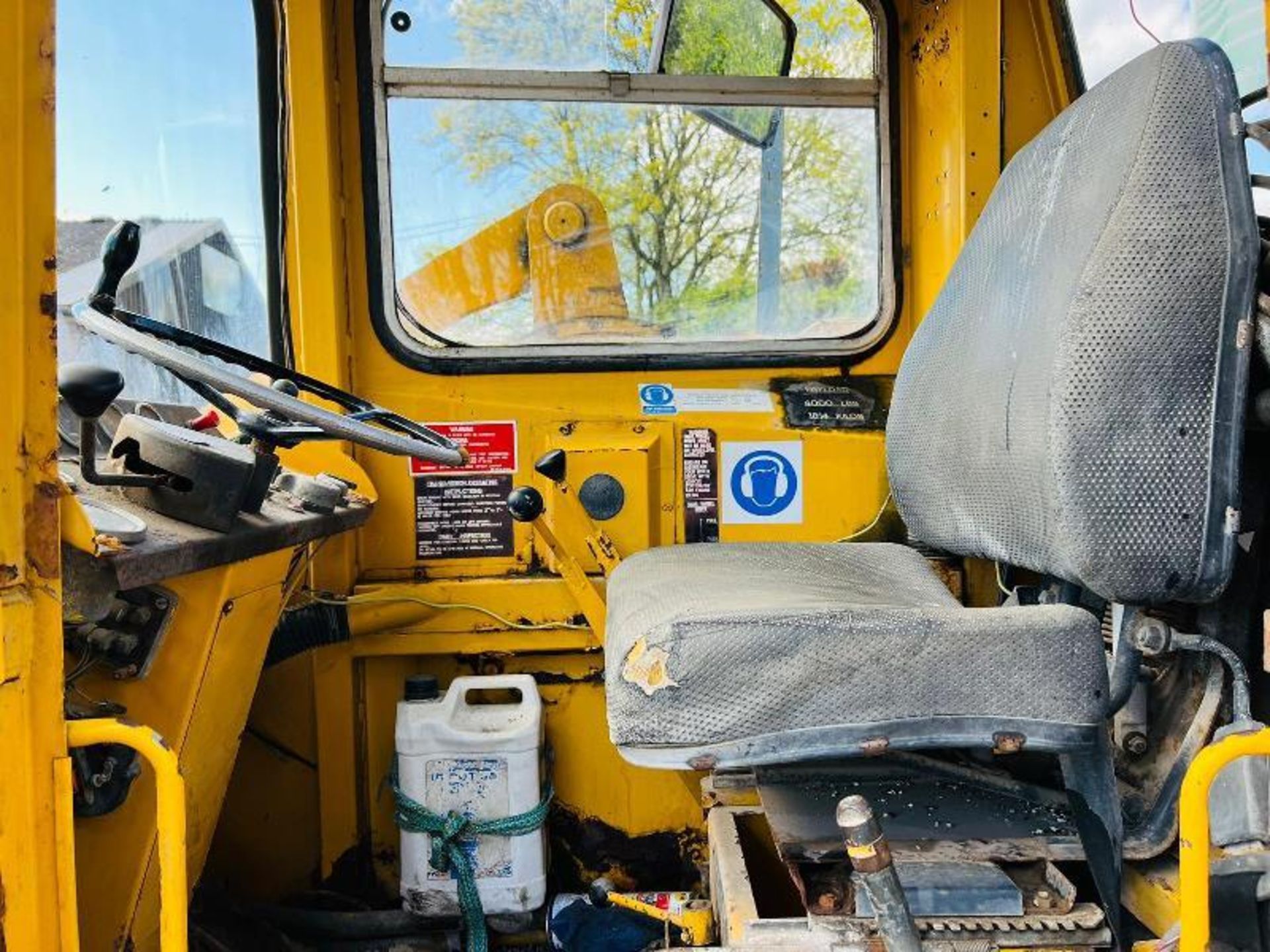 MUIR HILL A5000 4WD LOADING SHOVEL C/W PERKINS ENGINE & 4 WHEEL STEER - Image 9 of 15