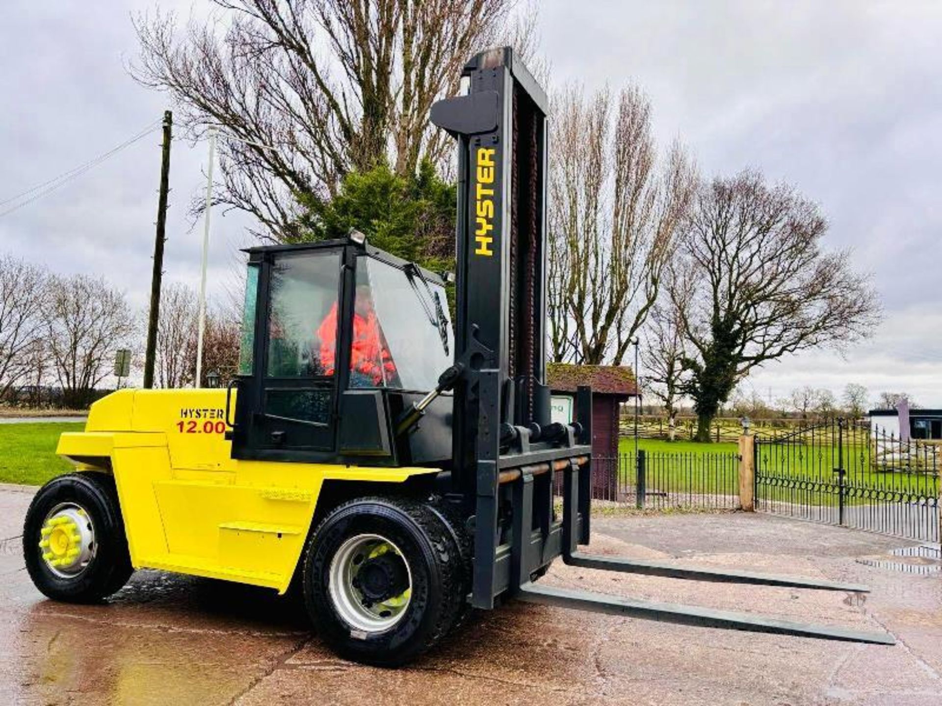 HYSTER H12.00 DIESEL FORKLIFT *12 TON LIFT* C/W PALLET TINES 