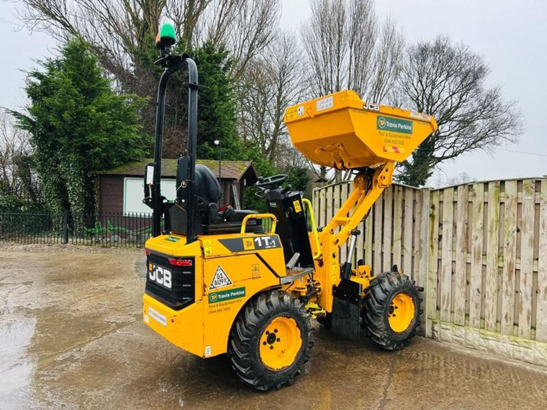 JCB 1T-T HIGH TIP 4WD DUMPER * YEAR 2018, ONLY 722 HOURS * - Image 5 of 18