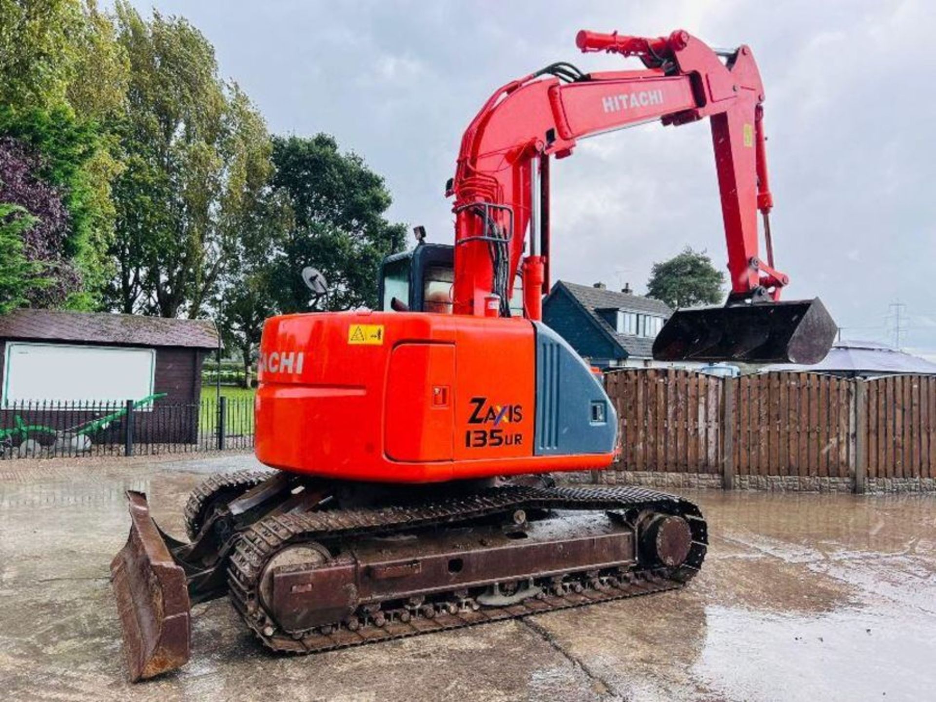 HITACHI ZAXIS 135UR TRACKED EXCAVATOR C/W FRONT BLADE - Image 12 of 17