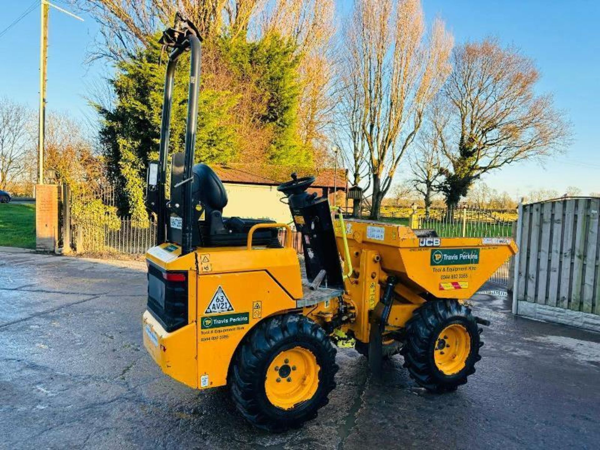 JCB 1T-T HIGH TIP 4WD DUMPER * YEAR 2018, ONLY 718 HOURS*  - Image 6 of 15