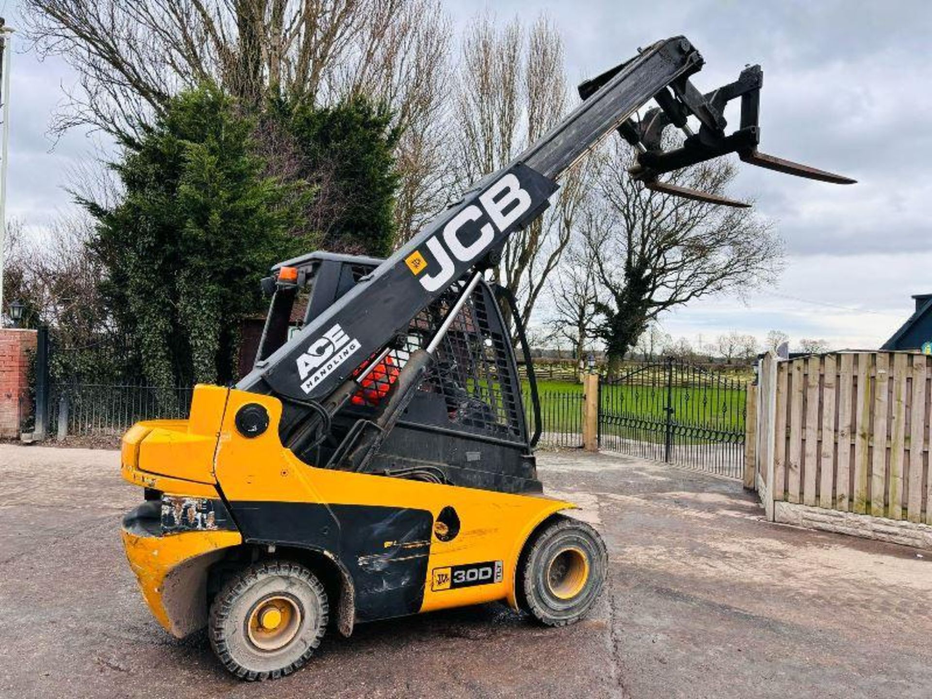 JCB TLT30D 4WD TELETRUCK C/W PALLET TINES  - Image 6 of 16