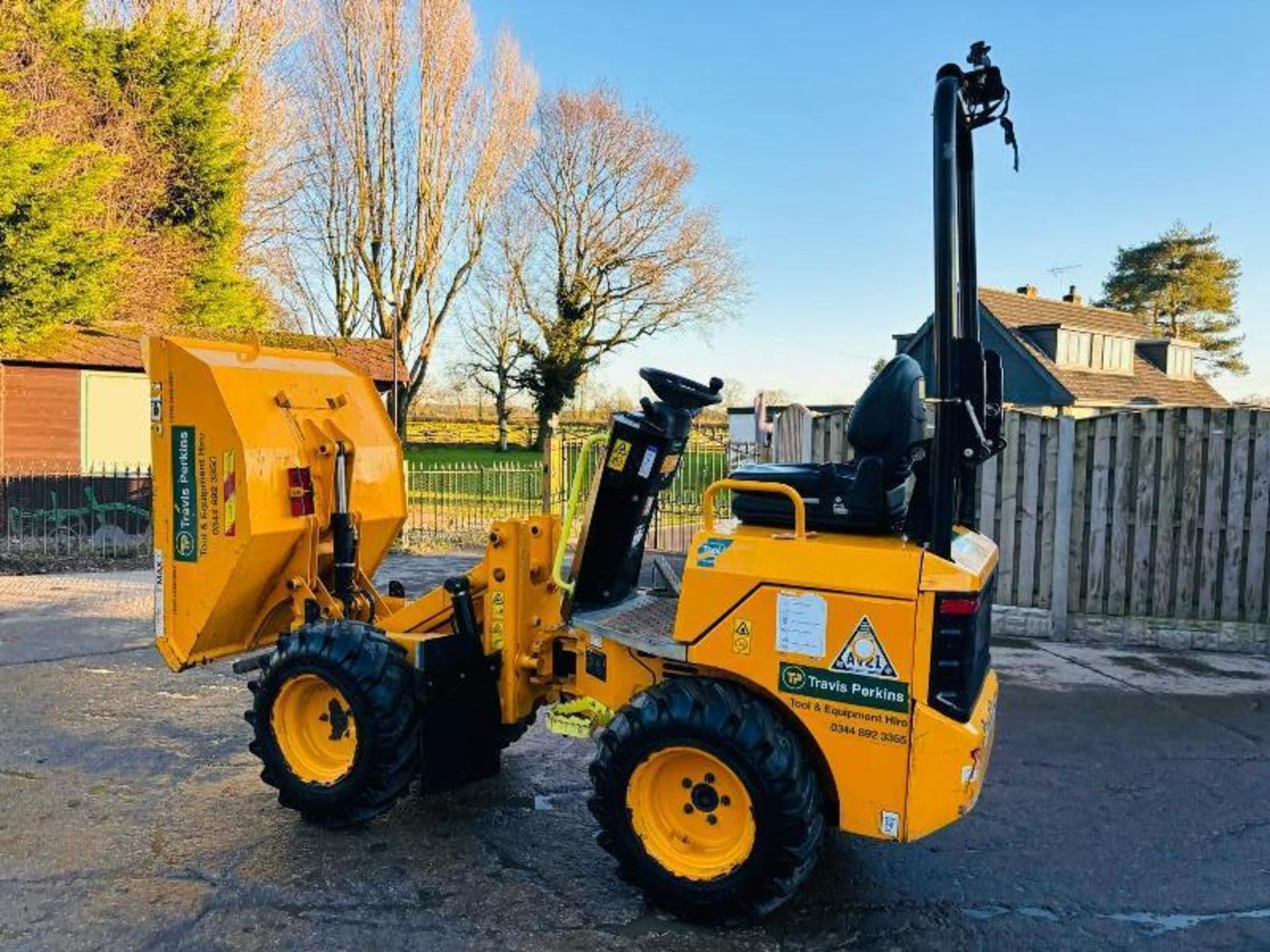 JCB 1T-T HIGH TIP 4WD DUMPER * YEAR 2018, ONLY 718 HOURS*  - Image 7 of 15