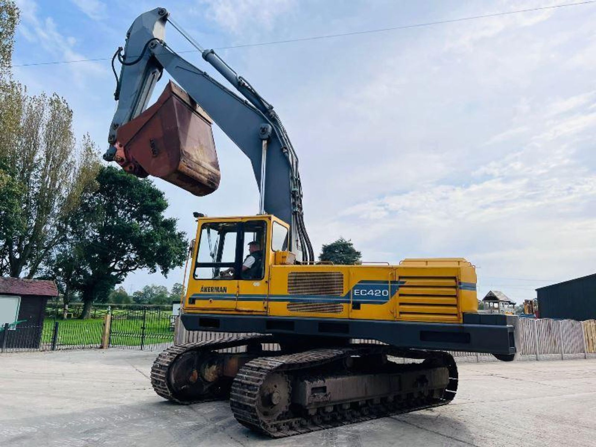 AKERMAN EC420 TRACKED EXCAVATOR C/W DOUBLE LOCKING QUICK HITCH - Image 16 of 18