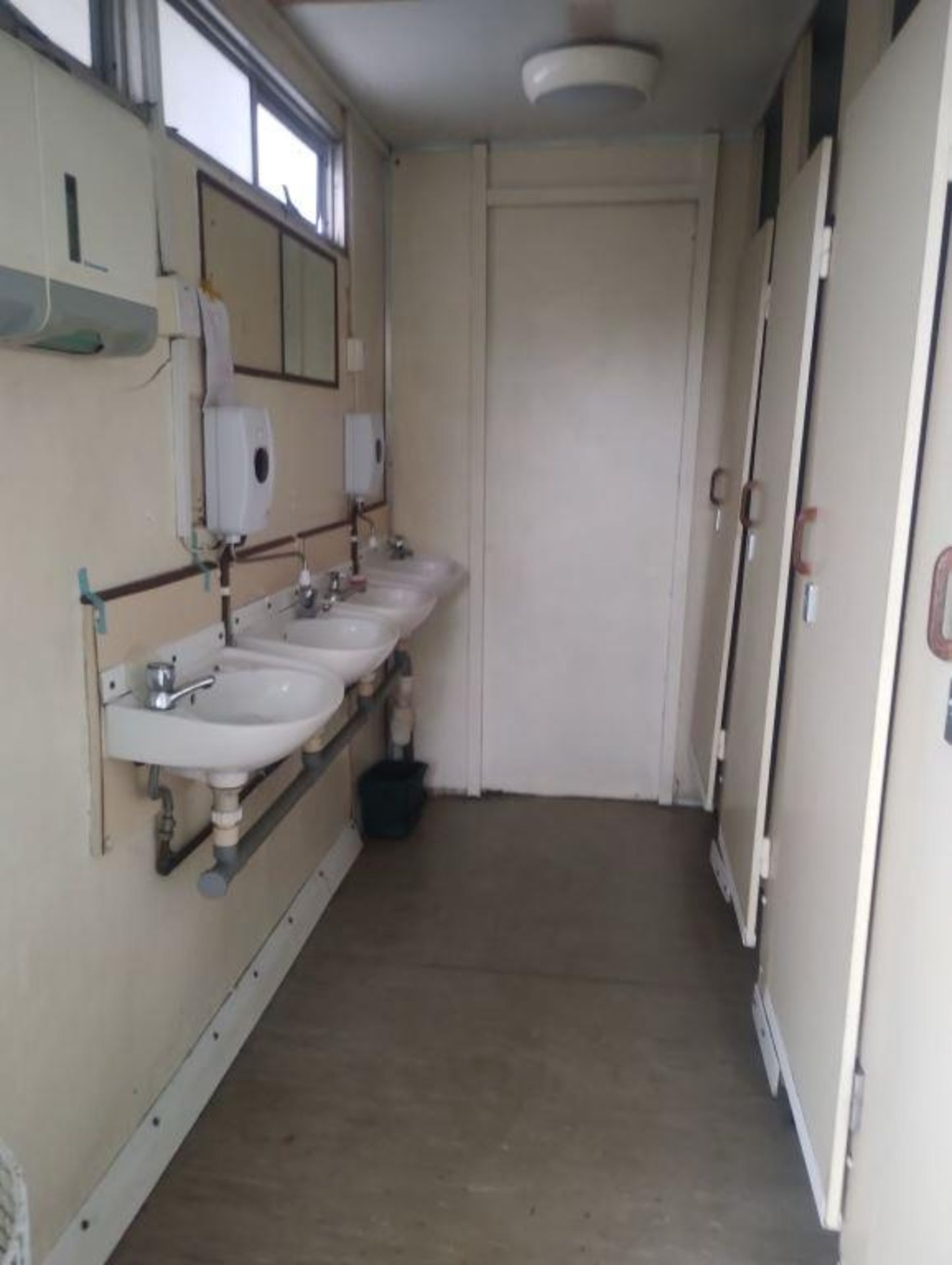 CONTAINER TRAILER TOILETS - Image 3 of 6