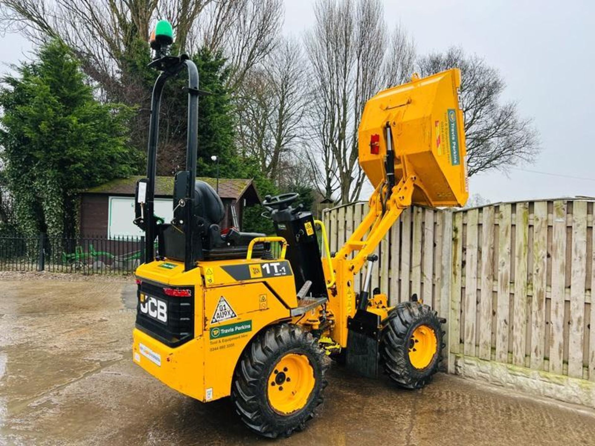 JCB 1T-T HIGH TIP 4WD DUMPER * YEAR 2018, ONLY 722 HOURS * - Image 4 of 18