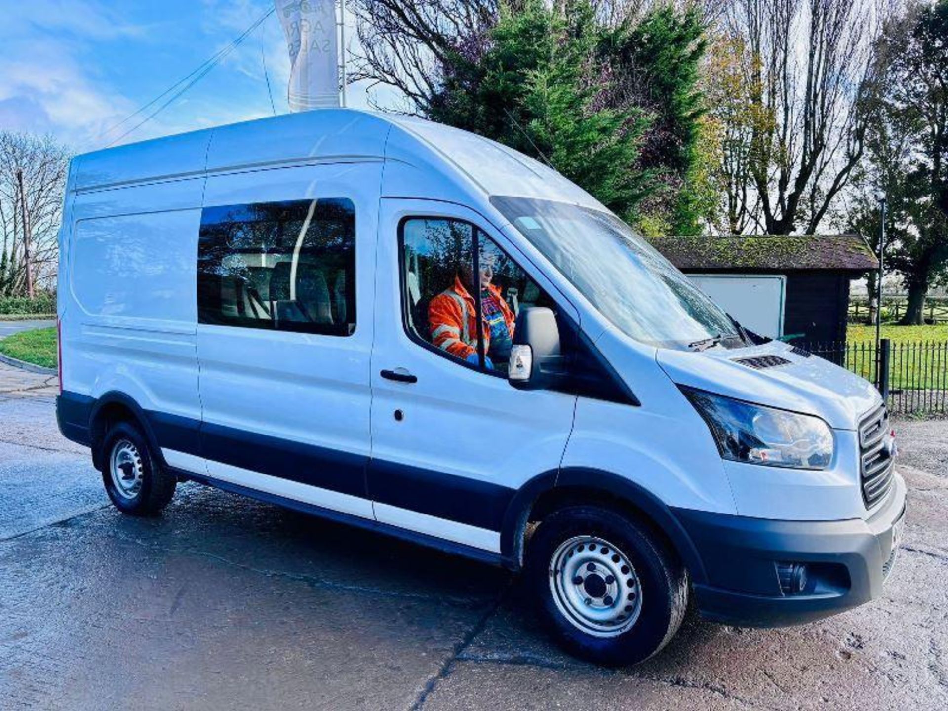 2019 FORD TRANSIT 350 CREW VAN - BLUETOOTH - HANDS FREE - USB POINT.