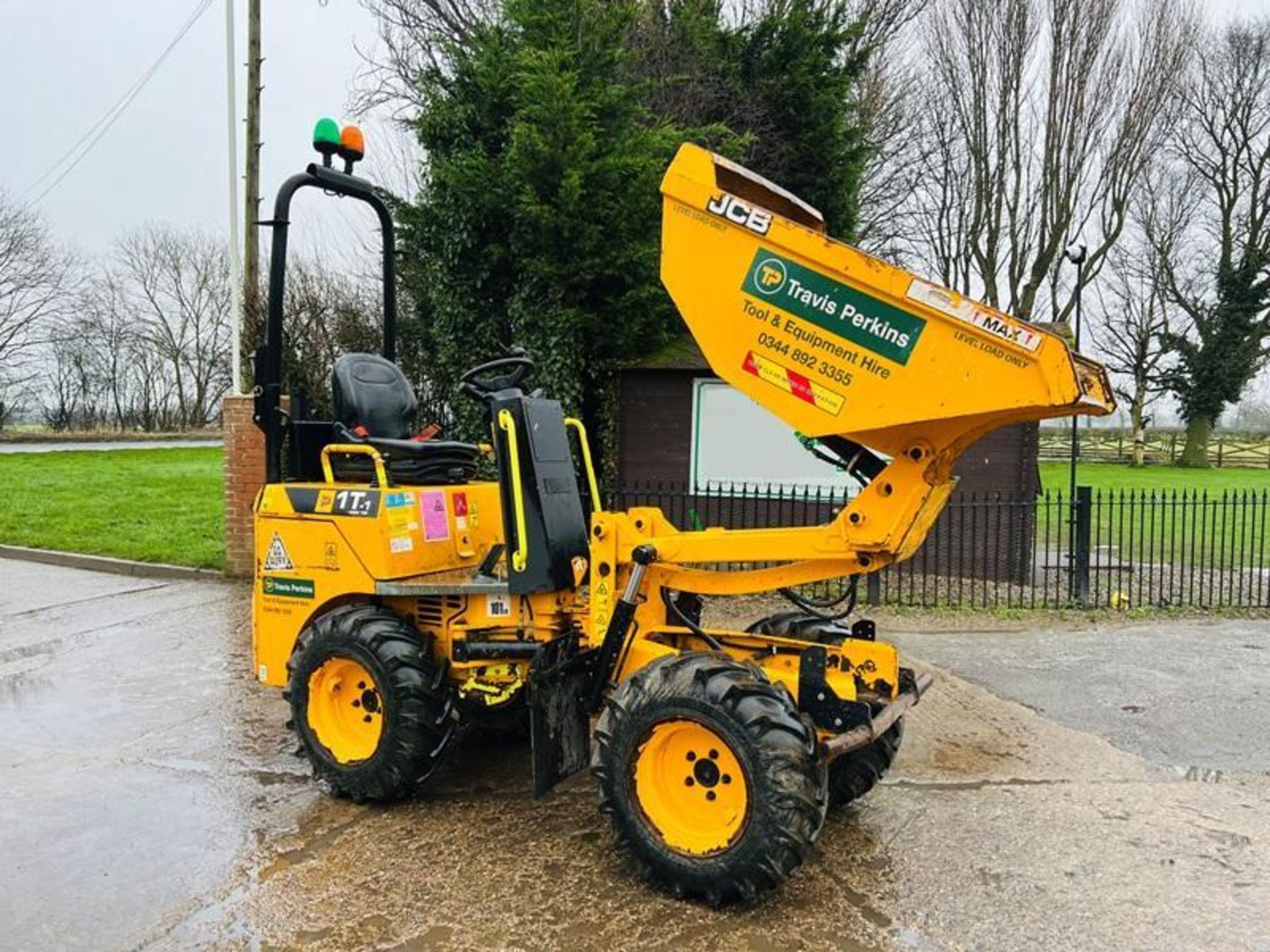 JCB 1T-T HIGH TIP 4WD DUMPER * YEAR 2018, ONLY 722 HOURS * - Image 7 of 18