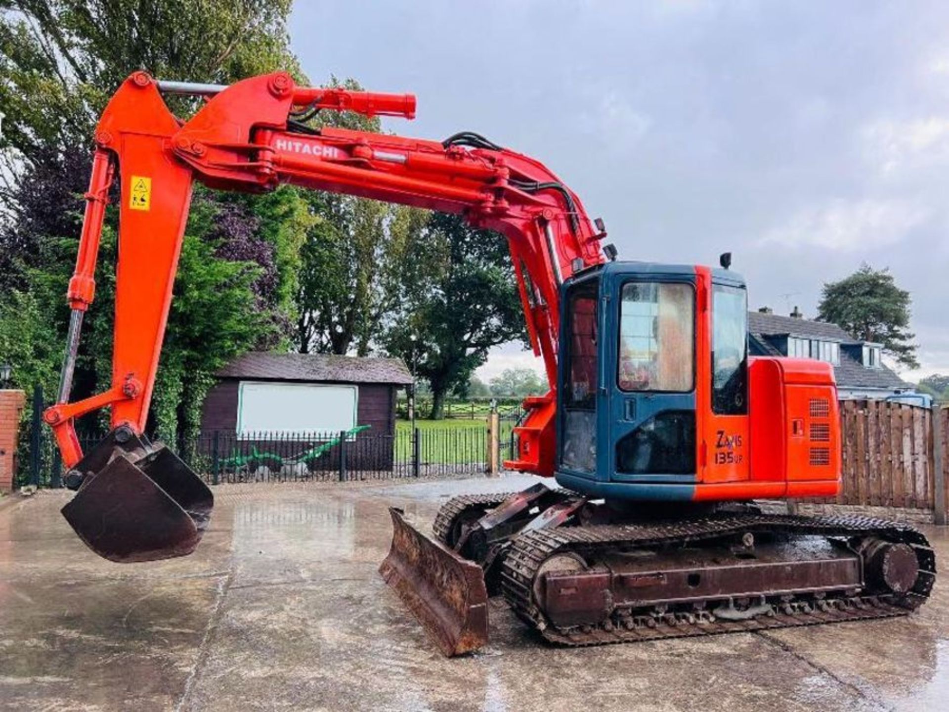 HITACHI ZAXIS 135UR TRACKED EXCAVATOR C/W FRONT BLADE - Image 17 of 17