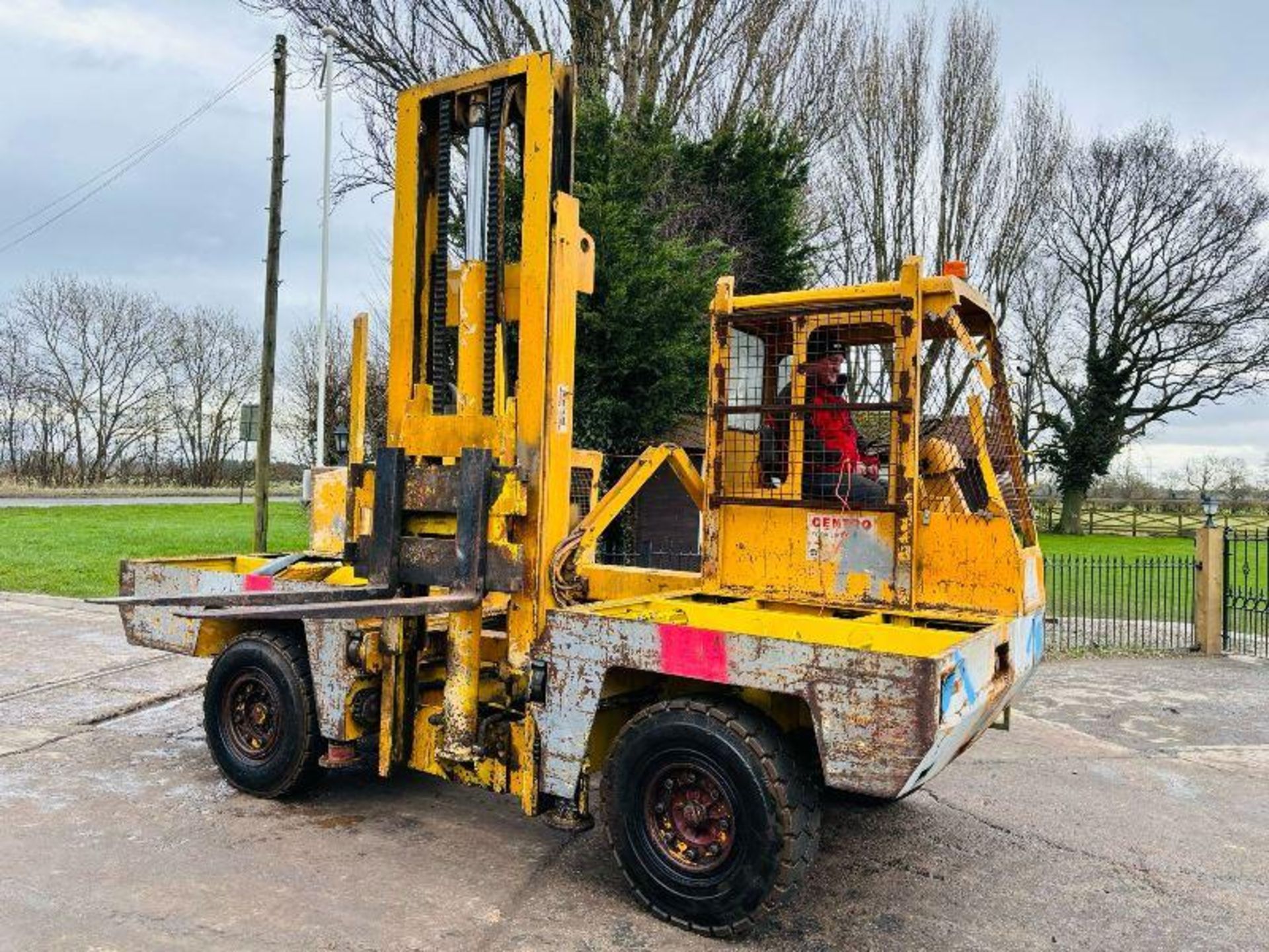 SIDE LOAD DIESEL FORKLIFT C/W C/W PALLET TINES 