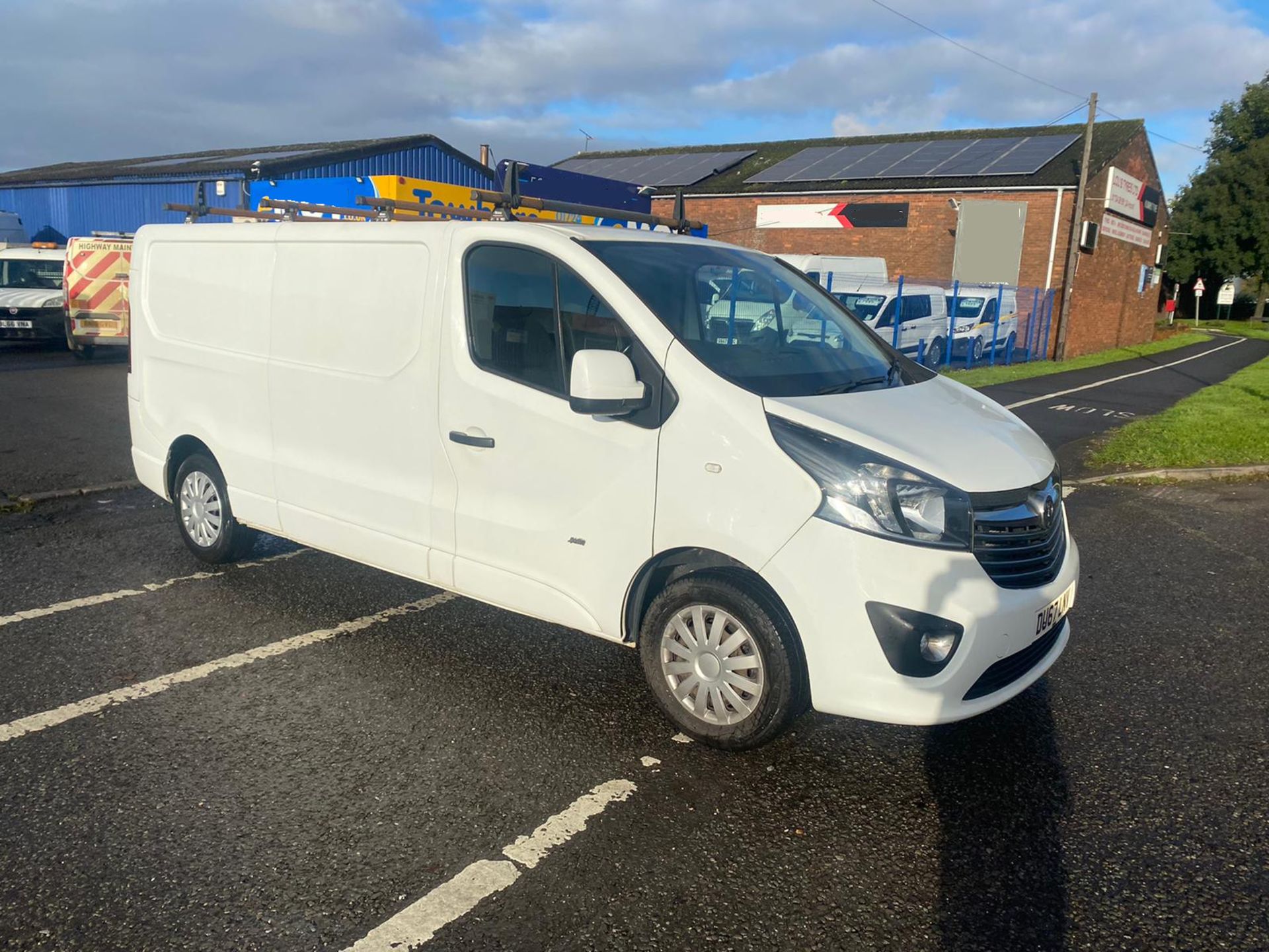 2017 67 VAUXHALL VIVARO SPORTIVE LWB PANEL VAN -123K MILES - EURO 6 - AIR CON.