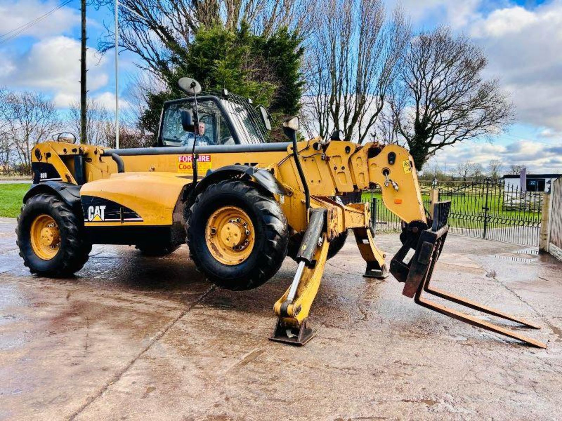 CATERPILLAR TH580B 4WD TELEHANDLER *17 METER REACH, 5 TON LIFT* C/W PALLET TINES - Image 6 of 20