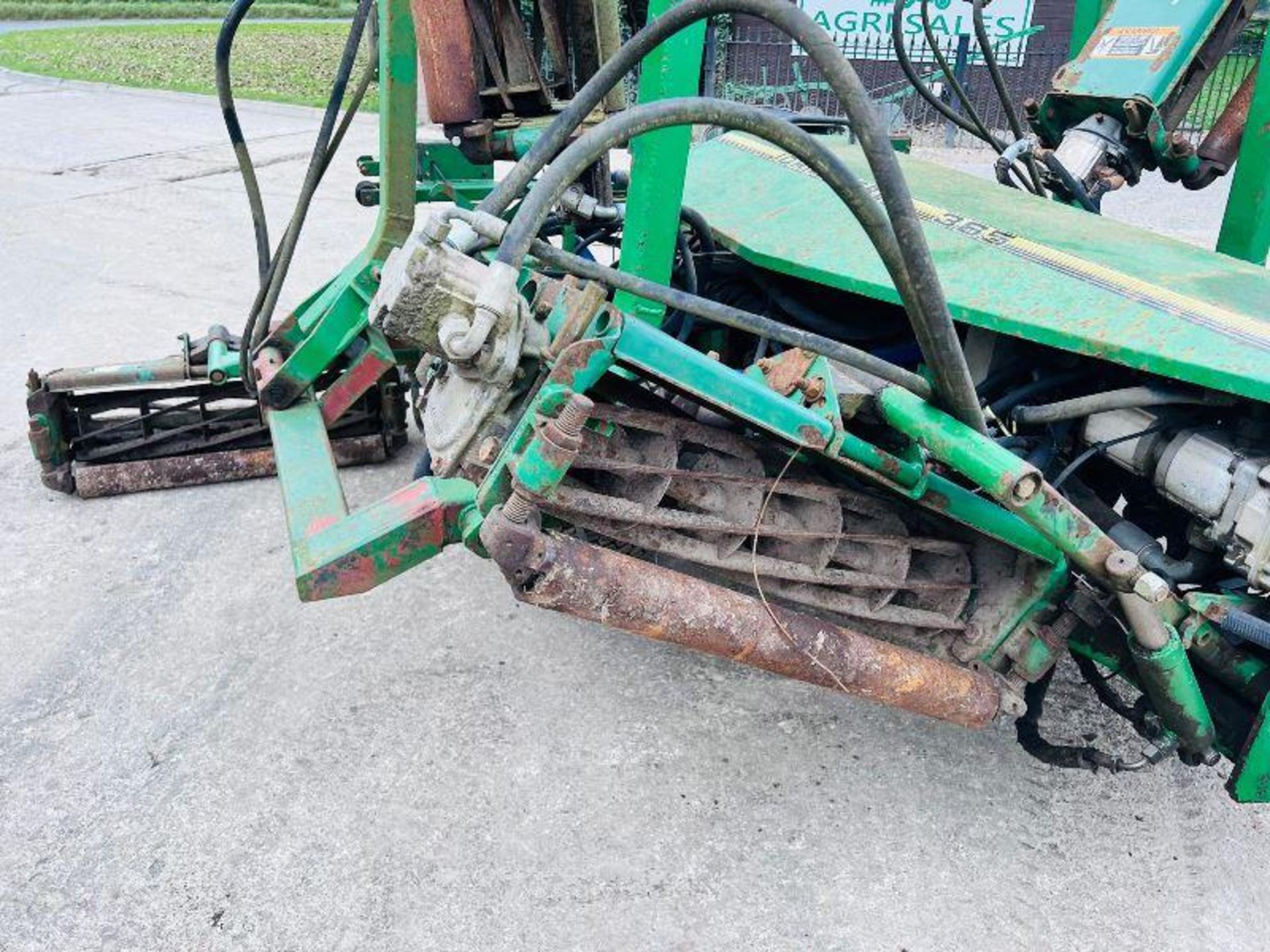 JOHN DEERE 365 9 GANG REEL MOWER - Image 7 of 14