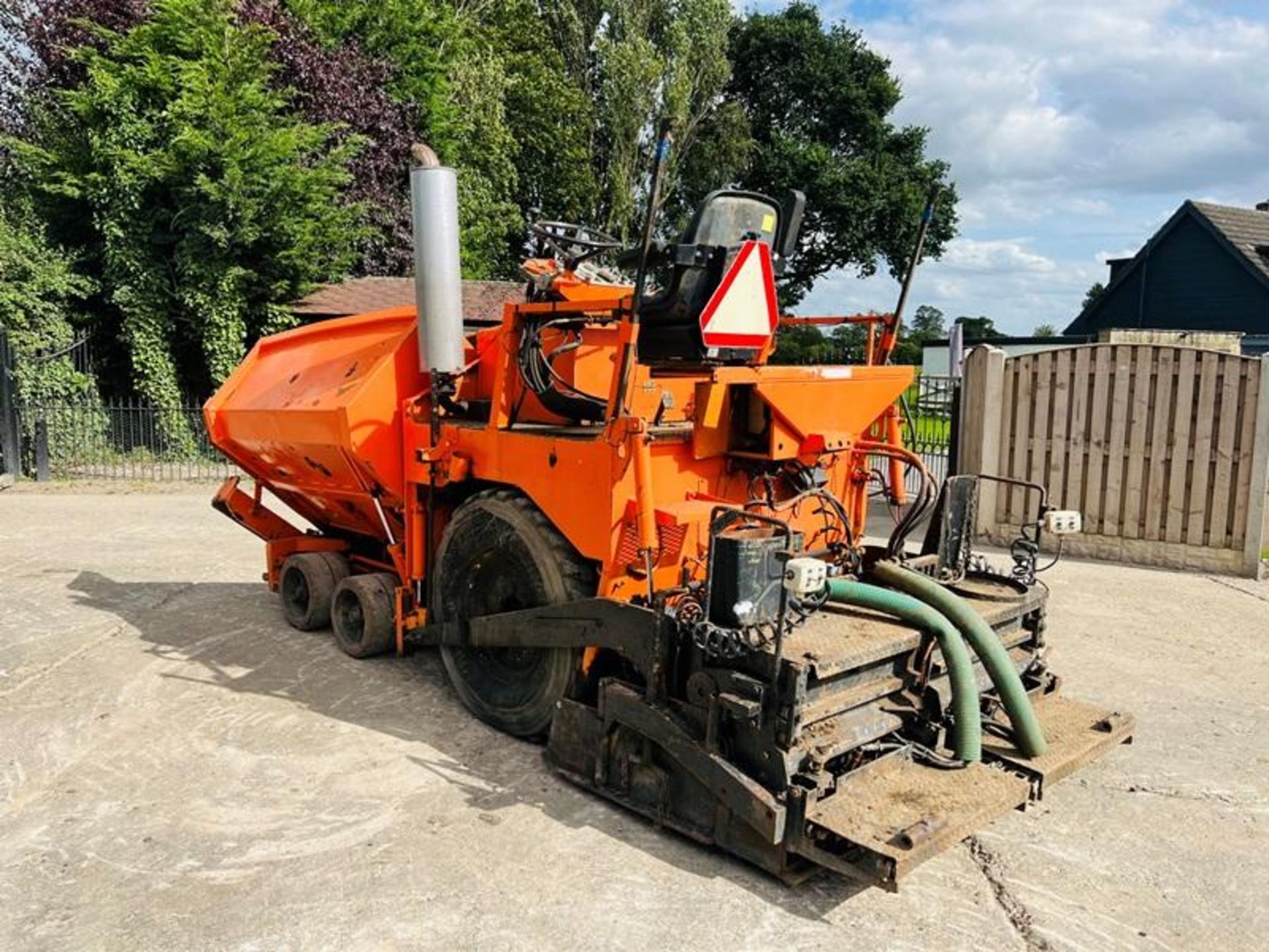 BITELLI BB30 TARMAC PAVER C/W HYDRAULIC BACK BOX - Image 3 of 9