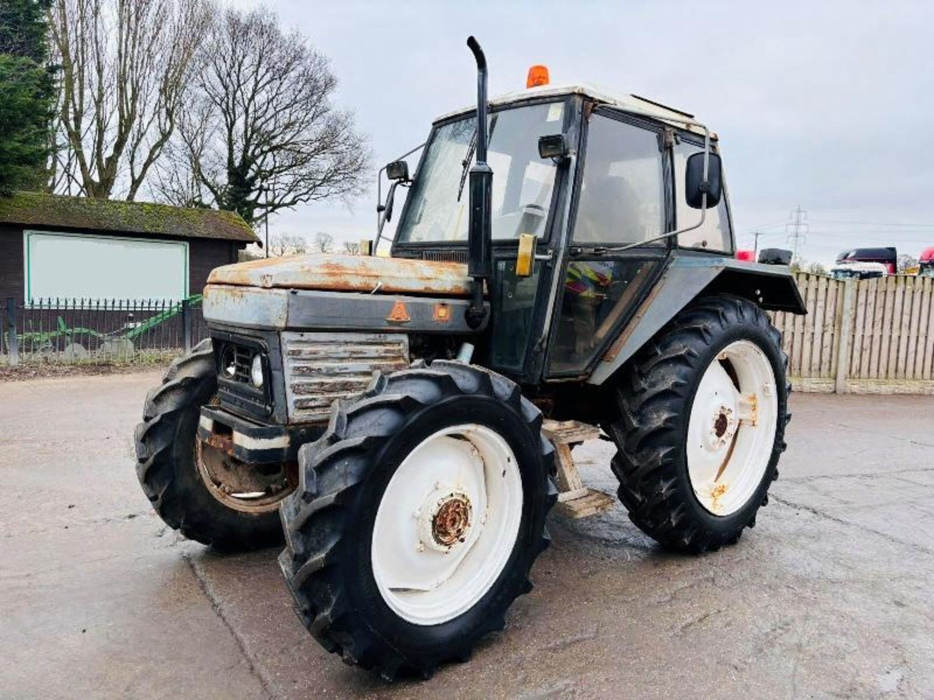 LEYLAND 804 4WD TRACTOR C/W FULLY GLAZED CABIN - Bild 9 aus 11