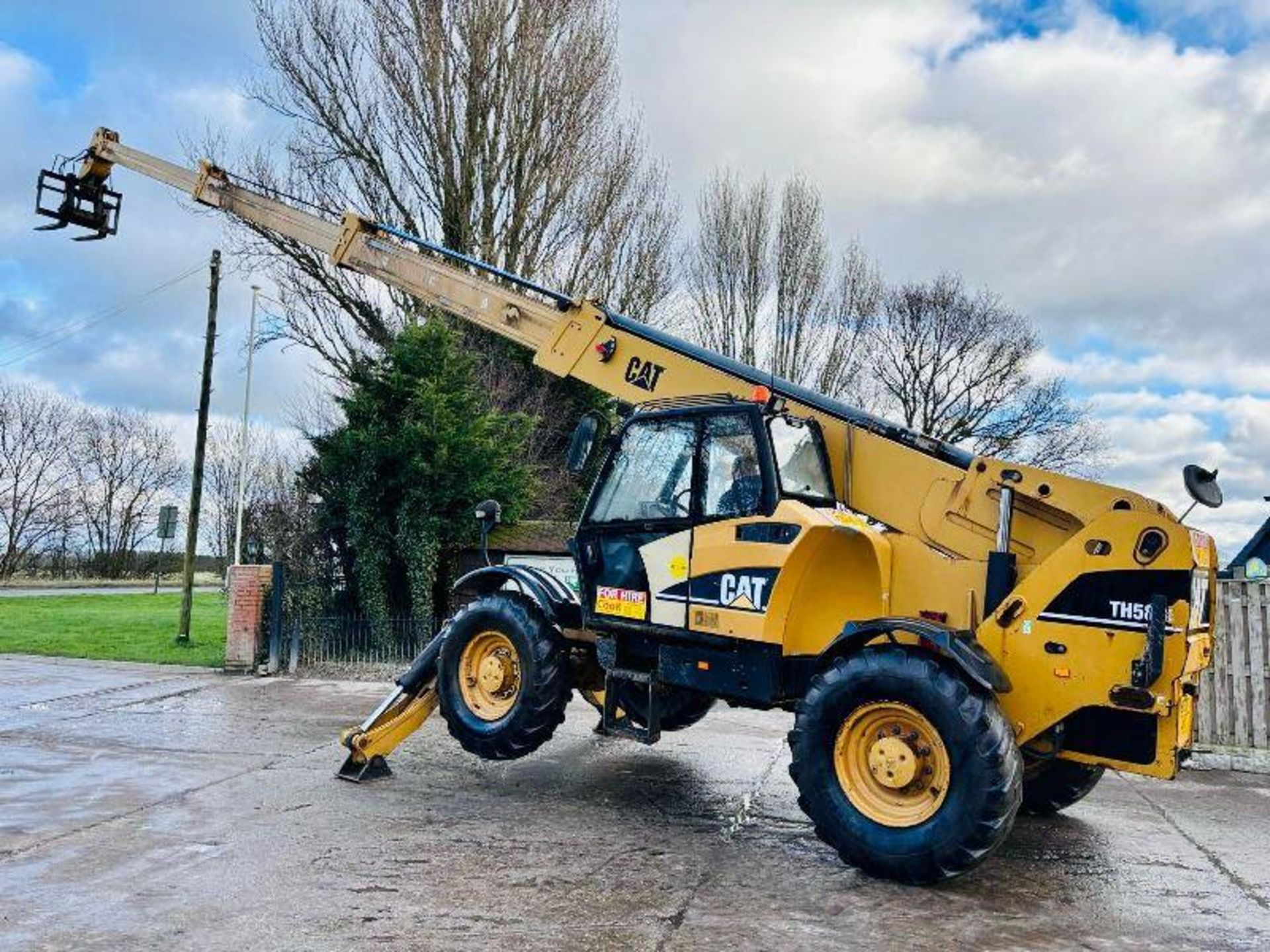 CATERPILLAR TH580B 4WD TELEHANDLER *17 METER REACH, 5 TON LIFT* C/W PALLET TINES - Image 11 of 20