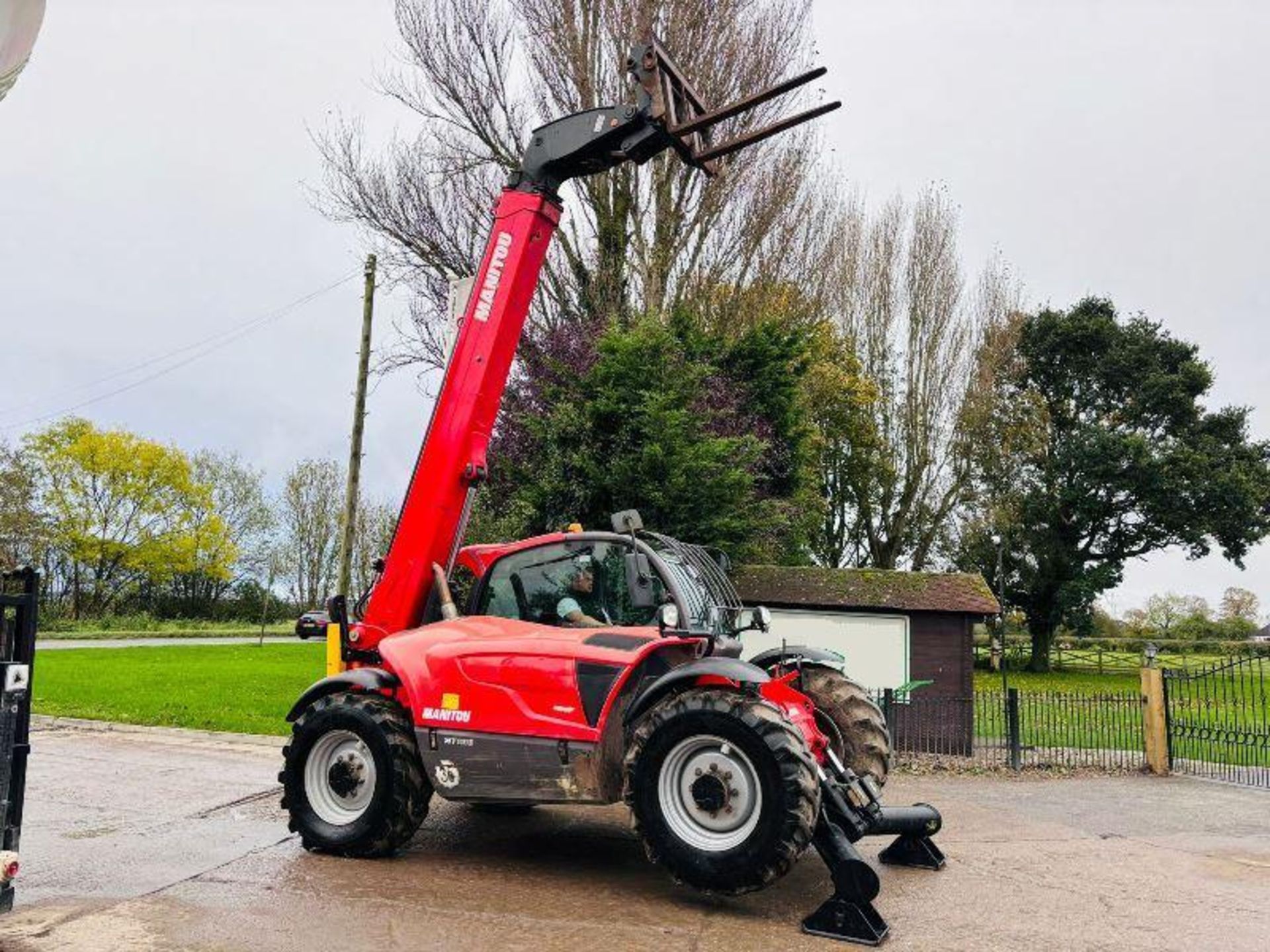 MANITOU MT1135 4WD TURBO TELEHANDLER *YEAR 2016* C/W PALLET TINES - Image 16 of 16